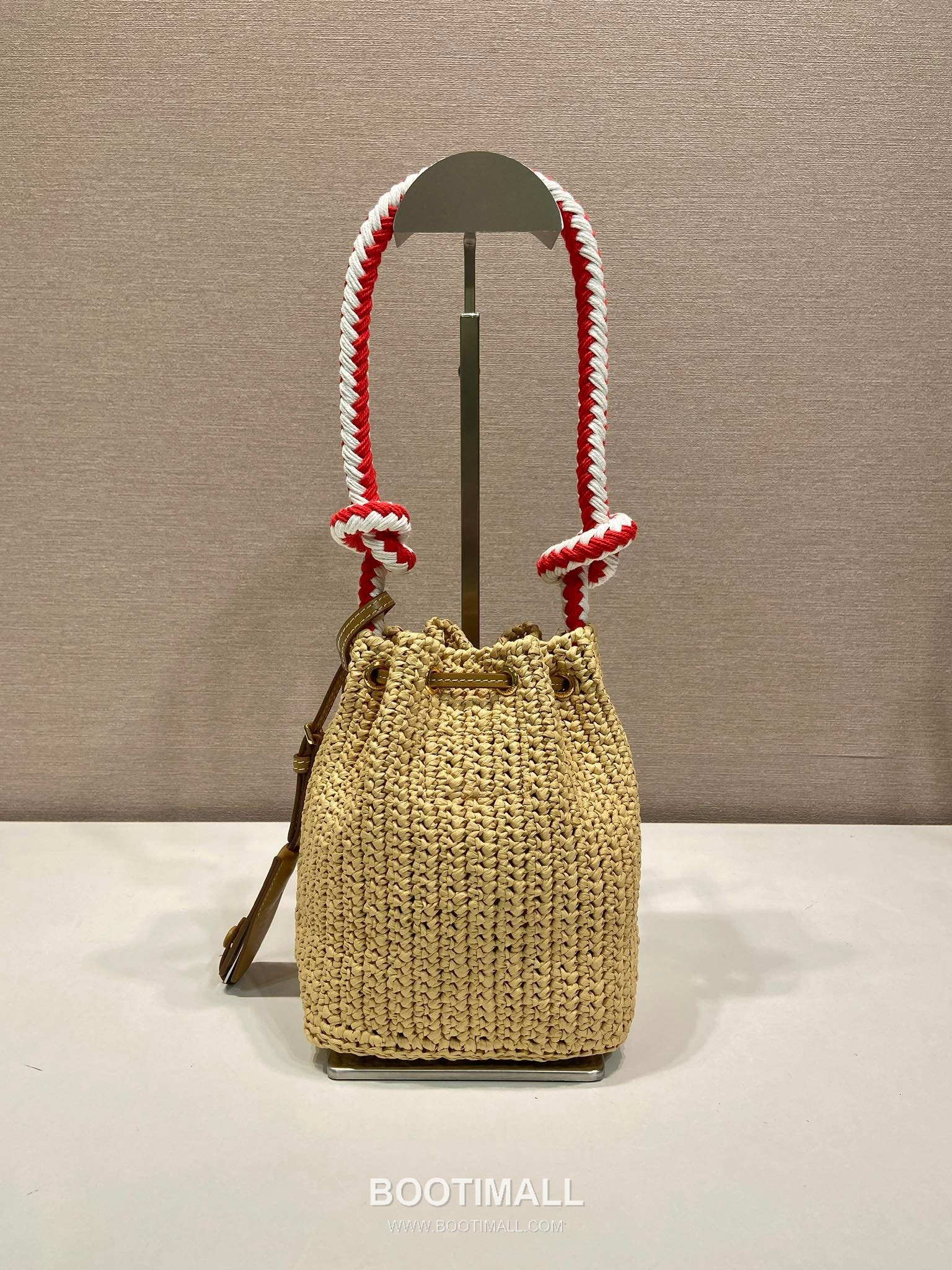 Prada Raffia Woven Bucket Bag with Leather Strap and Drawstring Closure 프라다 라피아 우븐 레더 스트랩 버킷백 1BE068 19.5cm 5