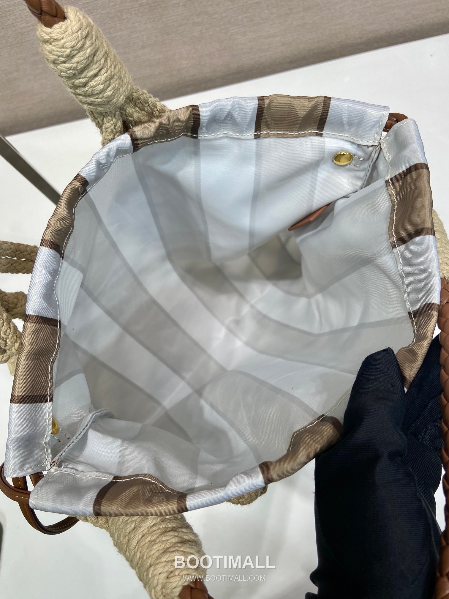 Prada Macramé Nylon Woven Tote Bag with Leather Handle and Drawstring Pouch 프라다 마크라메 나일론 우븐 레더 핸들 토트백 1BC111 30cm 8