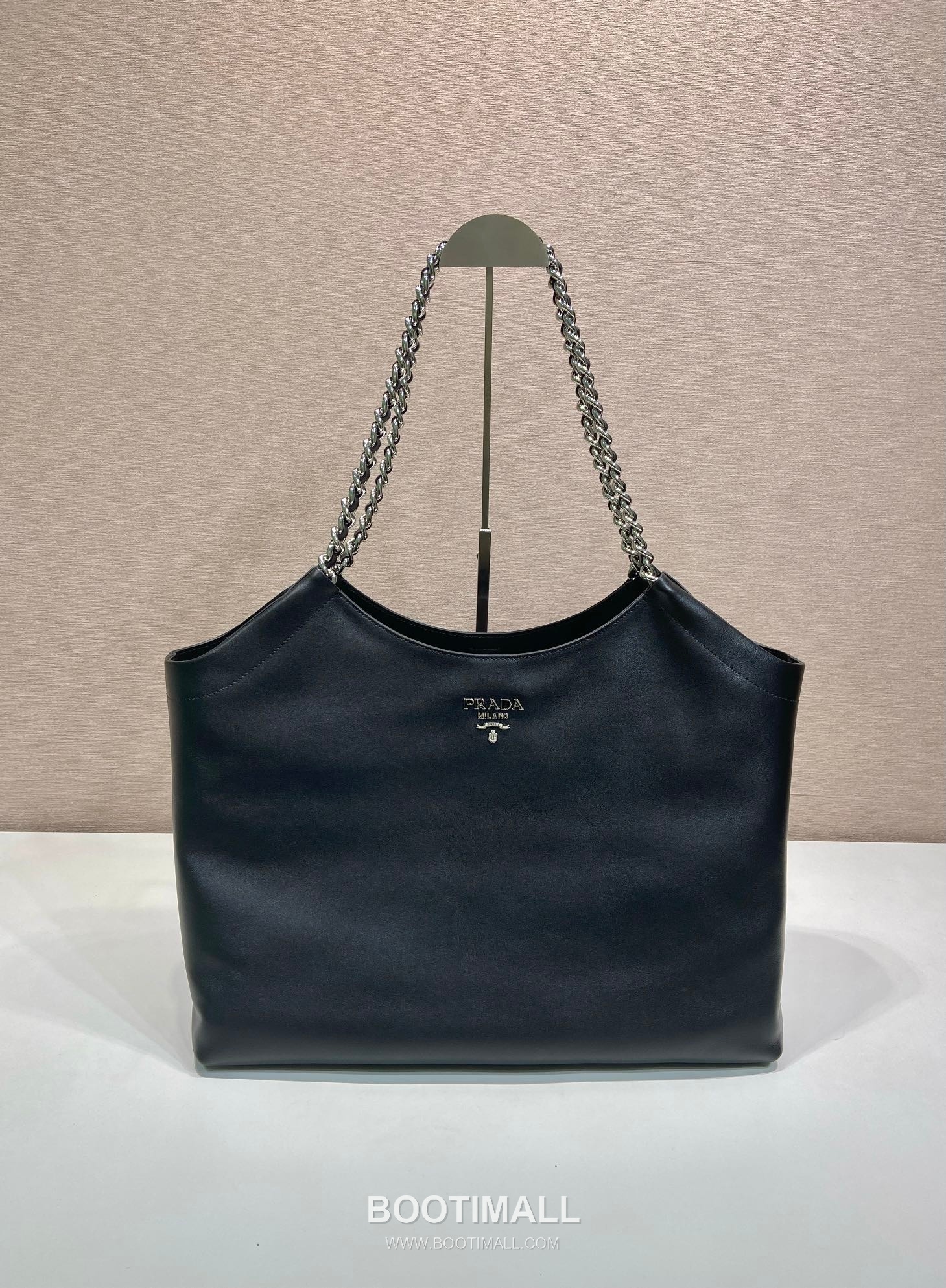 Prada Calfskin Tote Bag with Silver Hardware and Structured Design 프라다 카프스킨 실버 하드웨어 토트백 1BA638 39cm 1