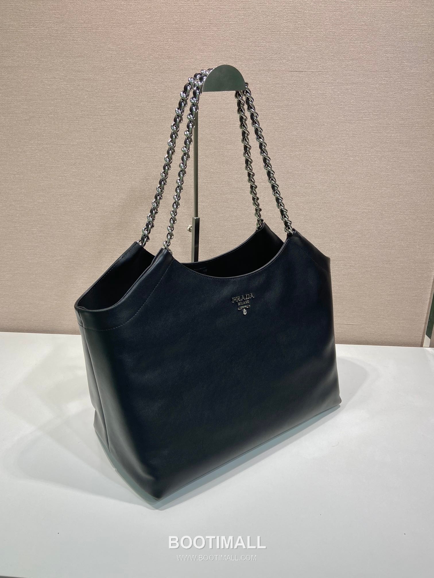 Prada Calfskin Tote Bag with Silver Hardware and Structured Design 프라다 카프스킨 실버 하드웨어 토트백 1BA638 39cm 2