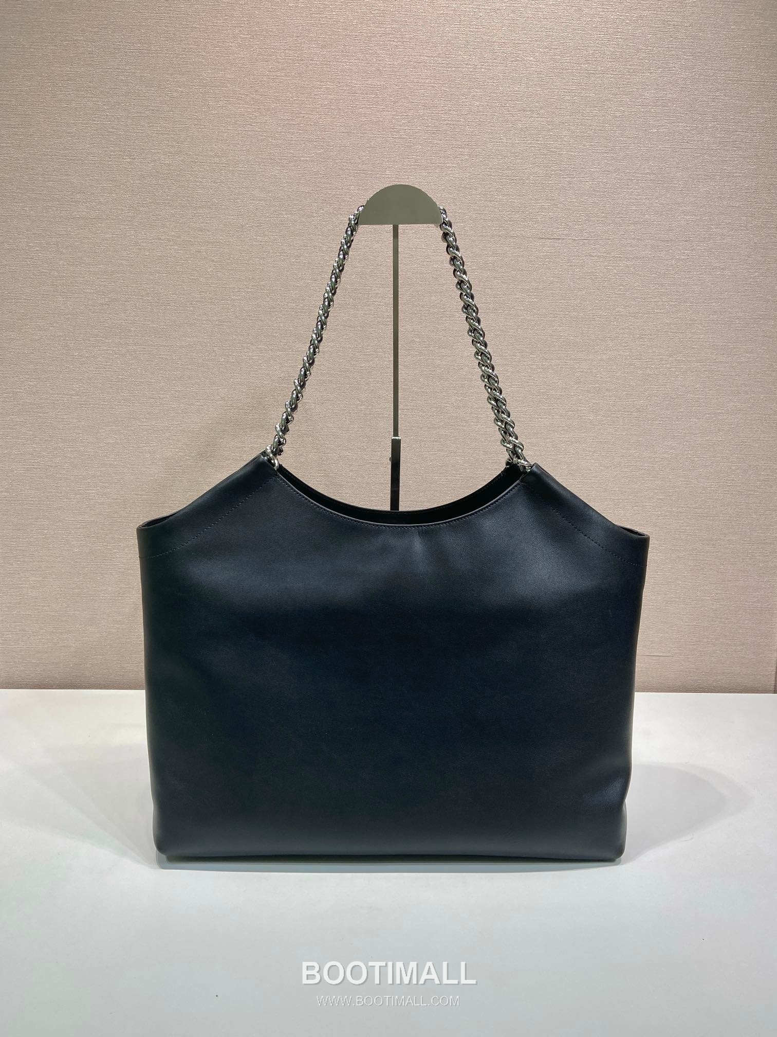 Prada Calfskin Tote Bag with Silver Hardware and Structured Design 프라다 카프스킨 실버 하드웨어 토트백 1BA638 39cm 4