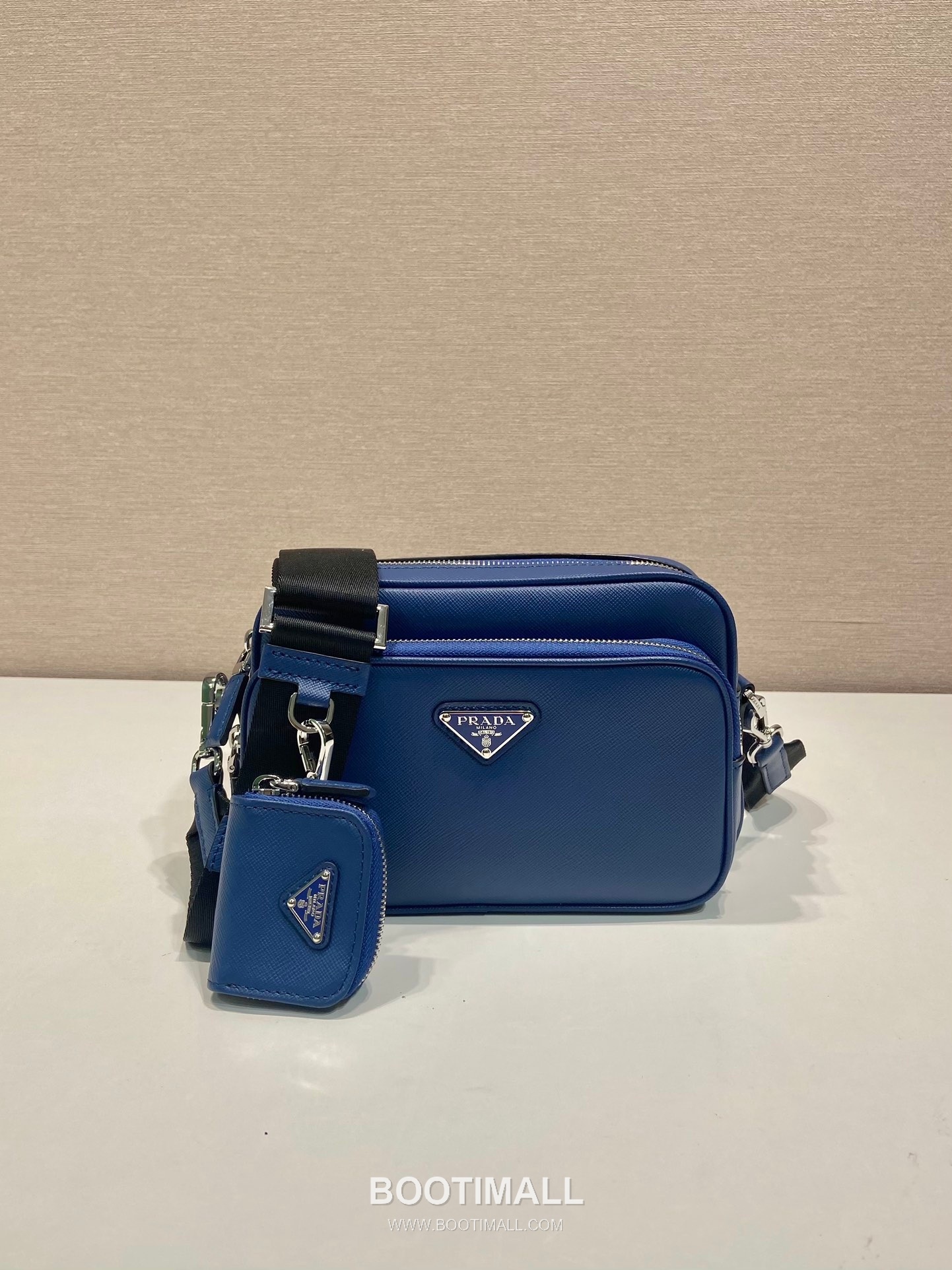 Prada Saffiano Leather Shoulder Bag with Triangle Logo and Nylon Strap 프라다 사피아노 레더 삼각로고 나일론 스트랩 숄더백 2VH170 20cm 1