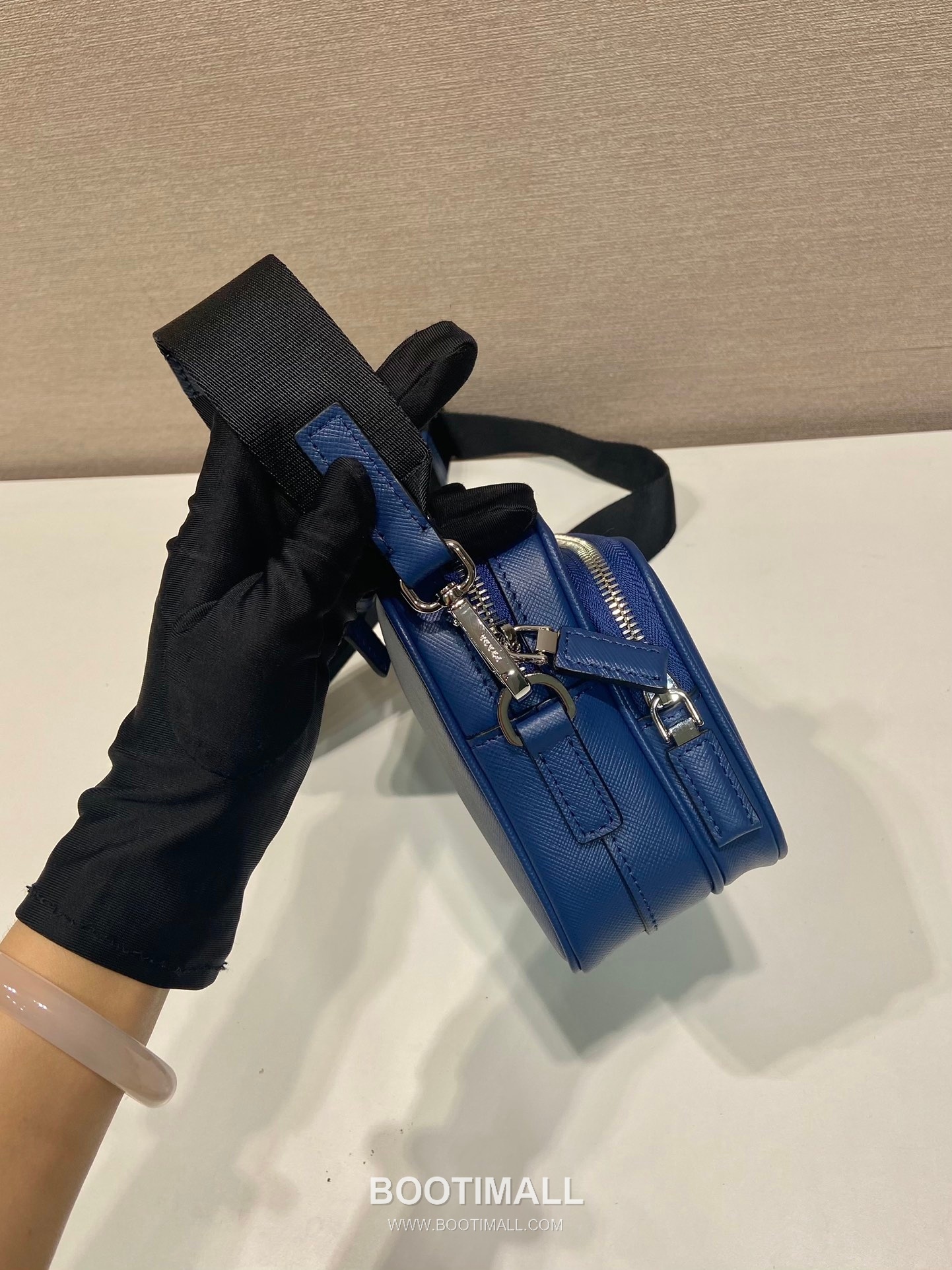 Prada Saffiano Leather Shoulder Bag with Triangle Logo and Nylon Strap 프라다 사피아노 레더 삼각로고 나일론 스트랩 숄더백 2VH170 20cm 4