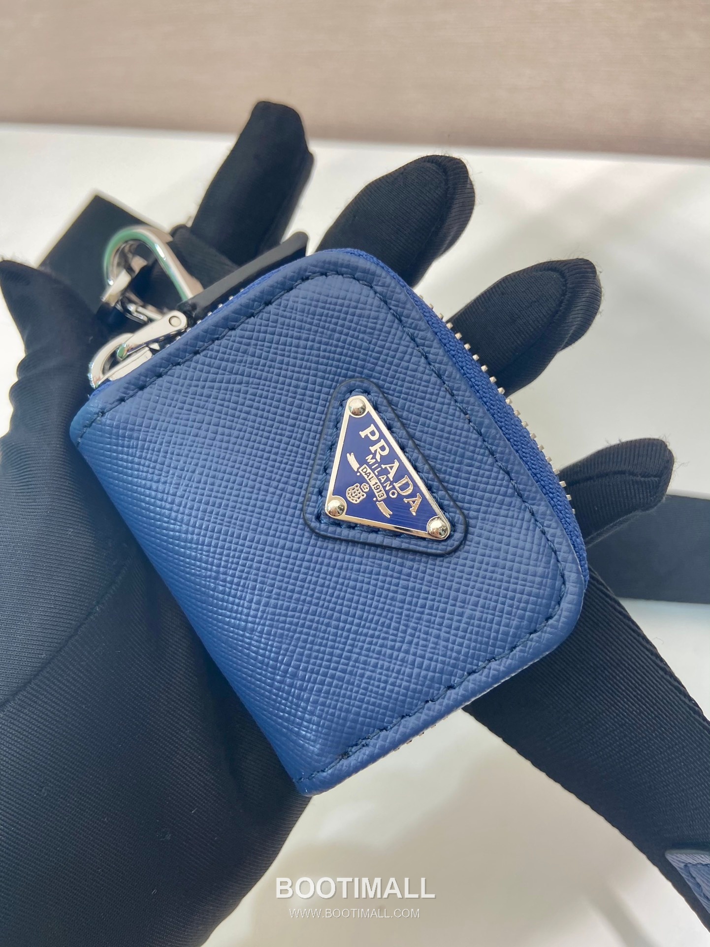 Prada Saffiano Leather Shoulder Bag with Triangle Logo and Nylon Strap 프라다 사피아노 레더 삼각로고 나일론 스트랩 숄더백 2VH170 20cm 6