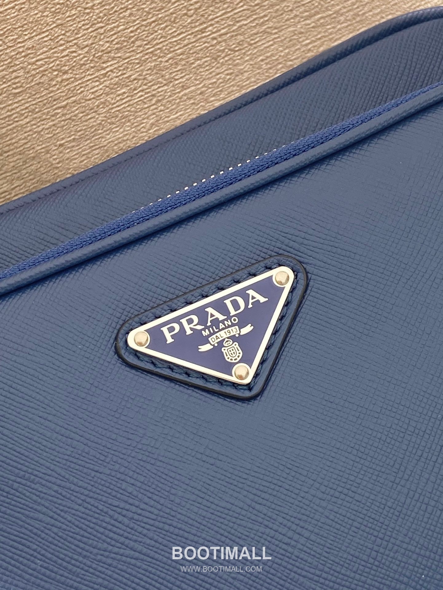 Prada Saffiano Leather Shoulder Bag with Triangle Logo and Nylon Strap 프라다 사피아노 레더 삼각로고 나일론 스트랩 숄더백 2VH170 20cm 8