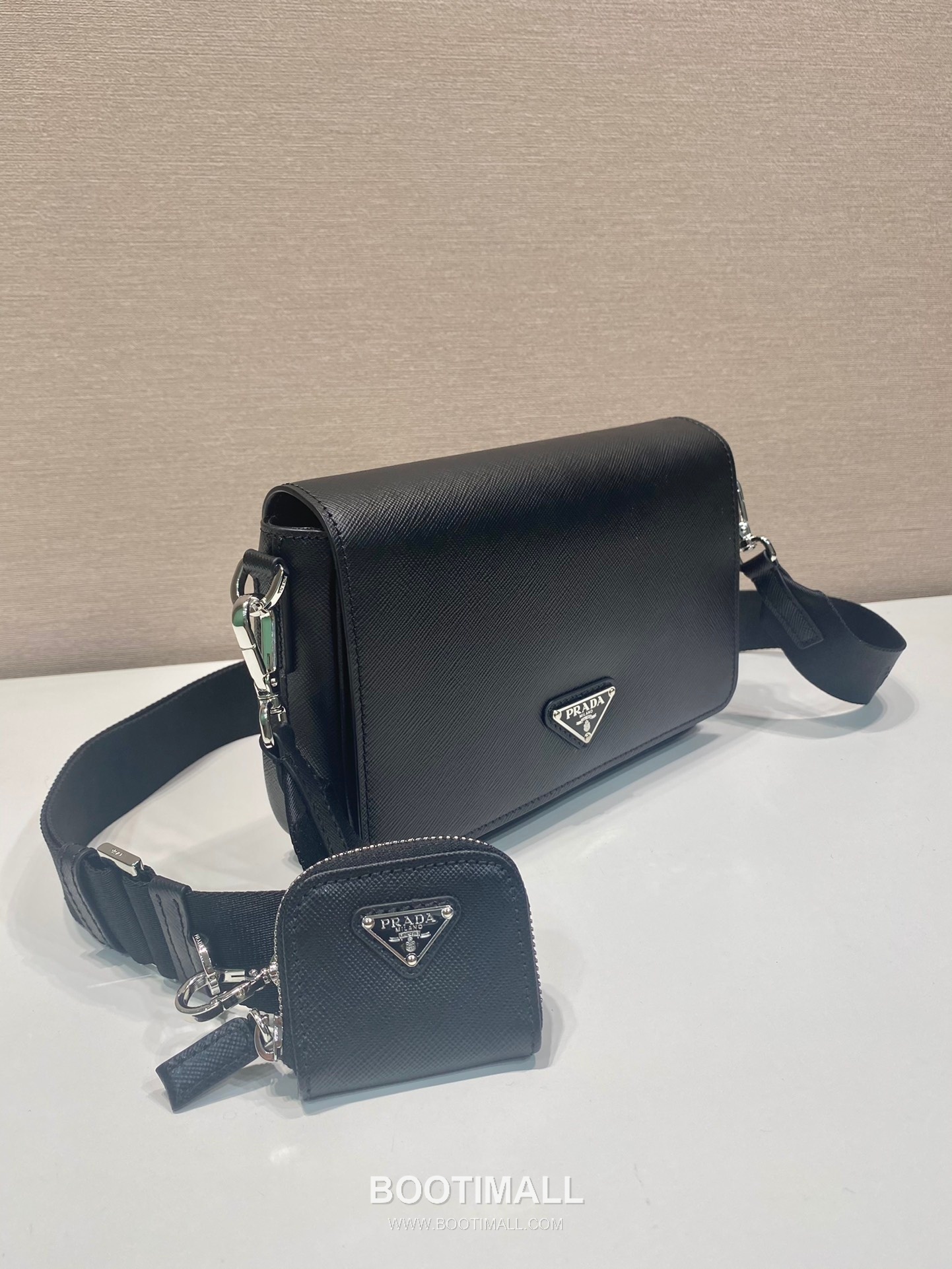 Prada Saffiano Leather Flap Shoulder Bag with Nylon Strap and Detachable Pouch 프라다 사피아노 레더 플랩 나일론 스트랩 숄더백 2VD059 22cm 2