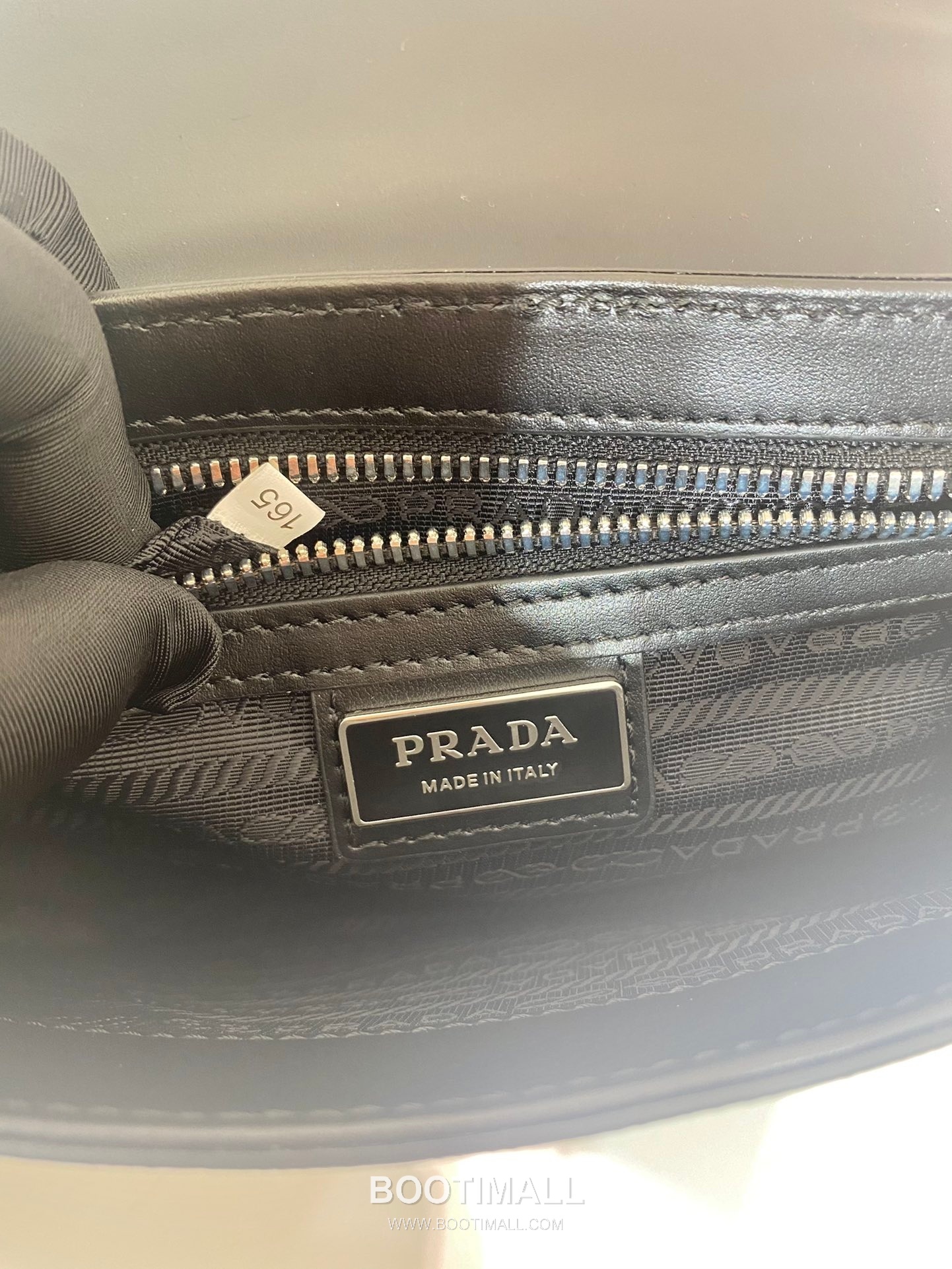 Prada Saffiano Leather Flap Shoulder Bag with Nylon Strap and Detachable Pouch 프라다 사피아노 레더 플랩 나일론 스트랩 숄더백 2VD059 22cm 9
