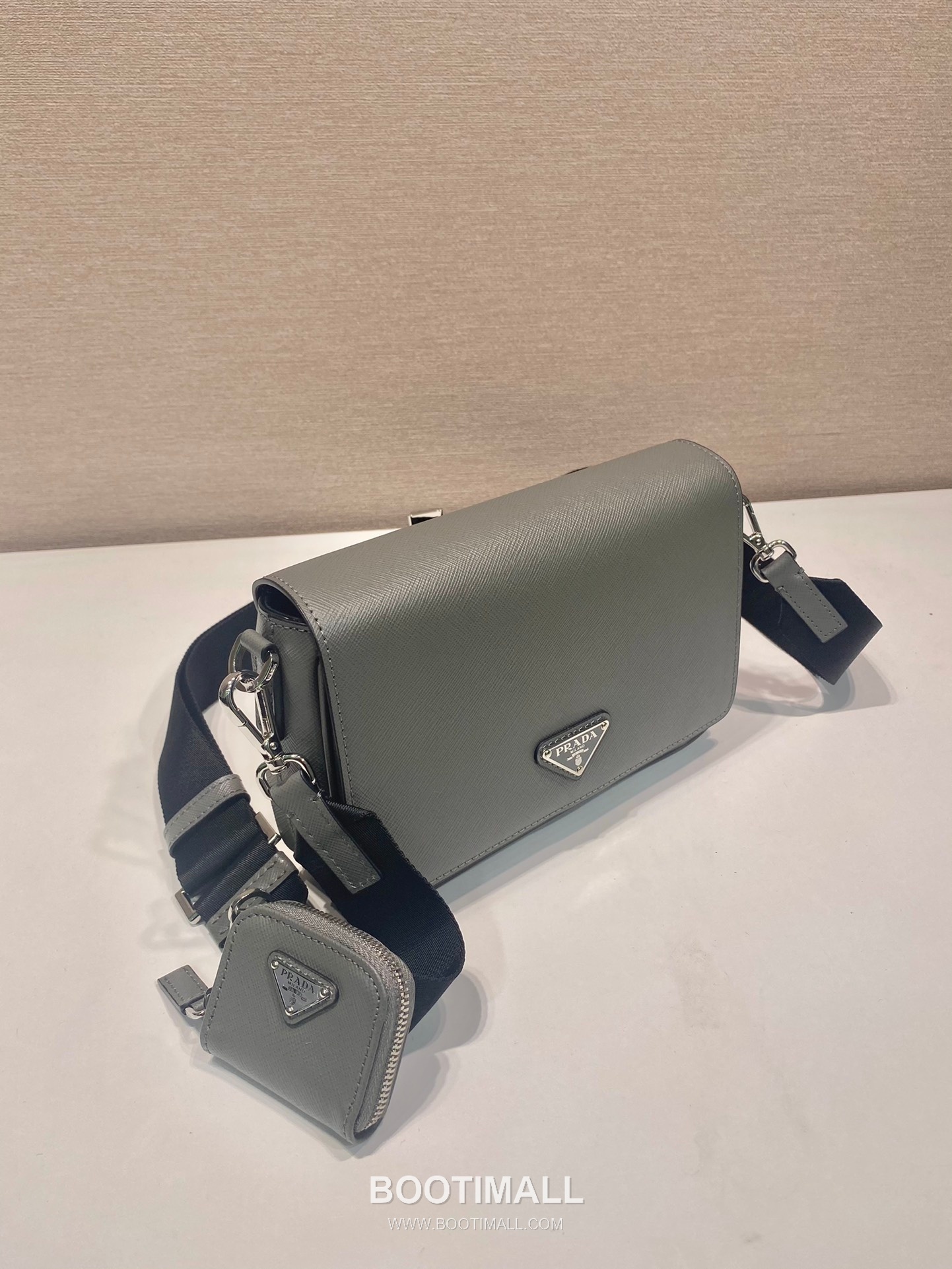 Prada Saffiano Leather Flap Shoulder Bag with Nylon Strap and Detachable Pouch 프라다 사피아노 레더 플랩 나일론 스트랩 숄더백 2VD059 22cm 2