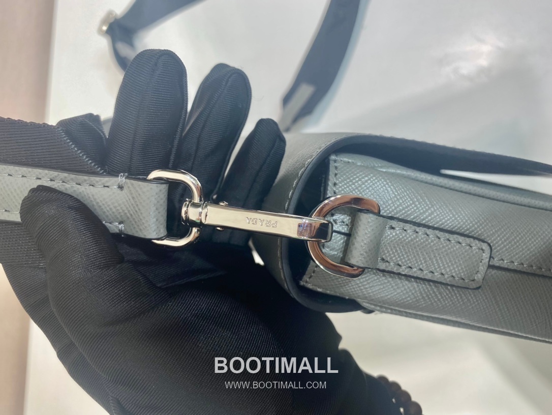 Prada Saffiano Leather Flap Shoulder Bag with Nylon Strap and Detachable Pouch 프라다 사피아노 레더 플랩 나일론 스트랩 숄더백 2VD059 22cm 9