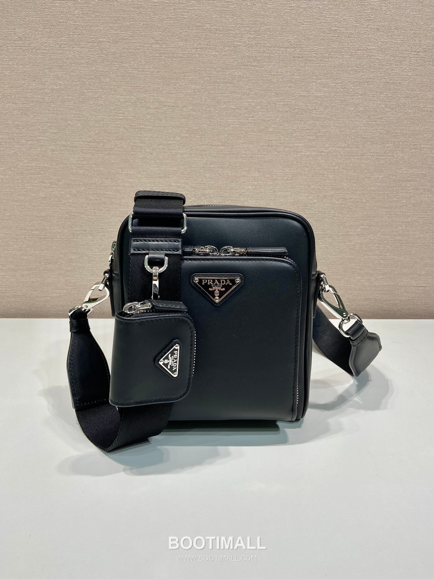 Prada Leather Crossbody Bag with Front Pocket and Triangle Logo 프라다 레더 프론트 포켓 삼각로고 크로스백 2VH168 16cm 1