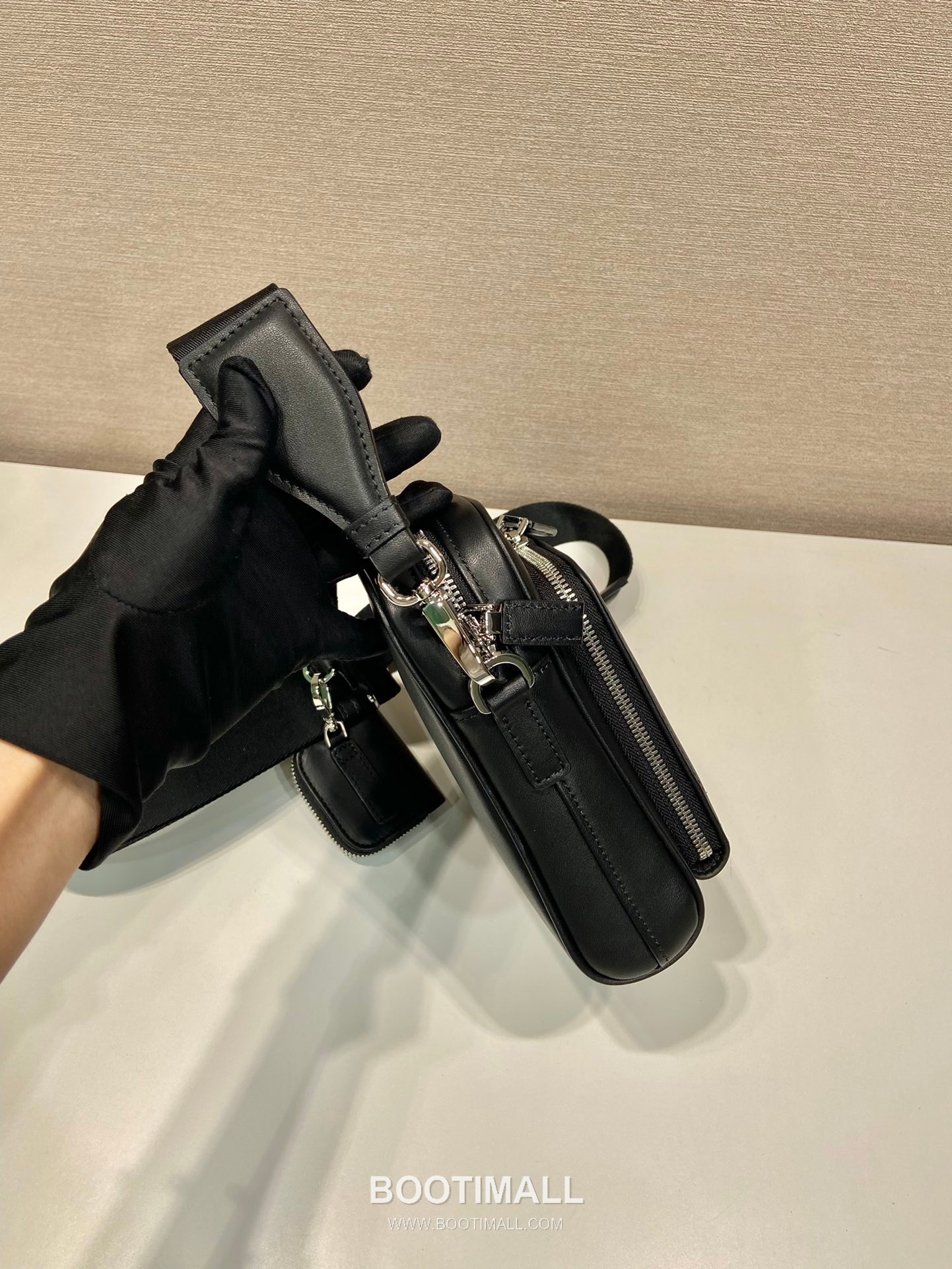 Prada Leather Crossbody Bag with Front Pocket and Triangle Logo 프라다 레더 프론트 포켓 삼각로고 크로스백 2VH168 16cm 6