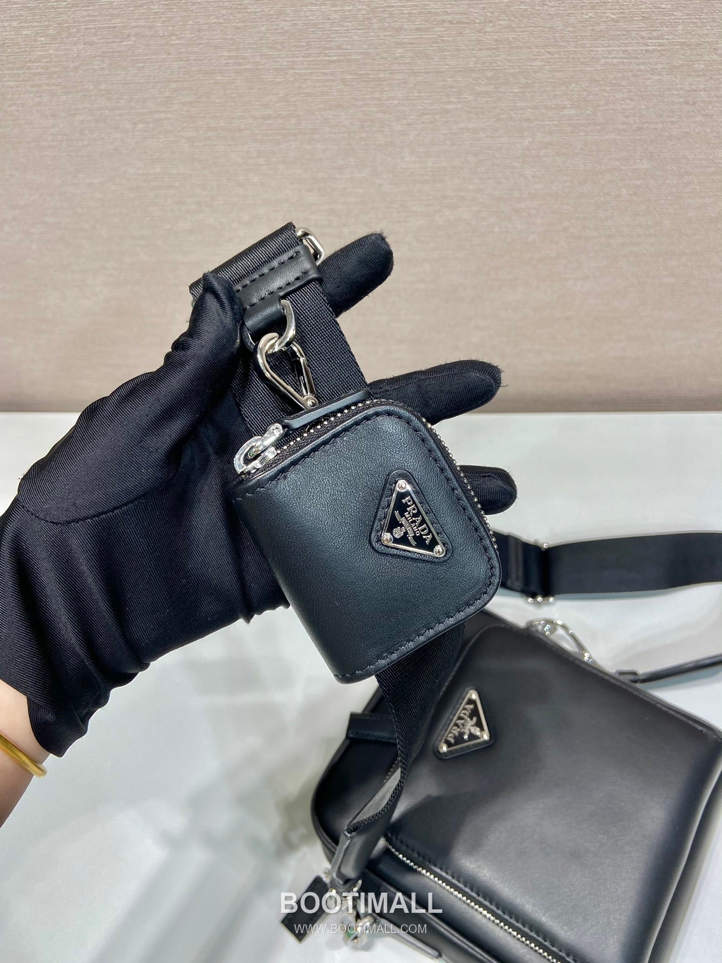 Prada Leather Crossbody Bag with Front Pocket and Triangle Logo 프라다 레더 프론트 포켓 삼각로고 크로스백 2VH168 16cm 7