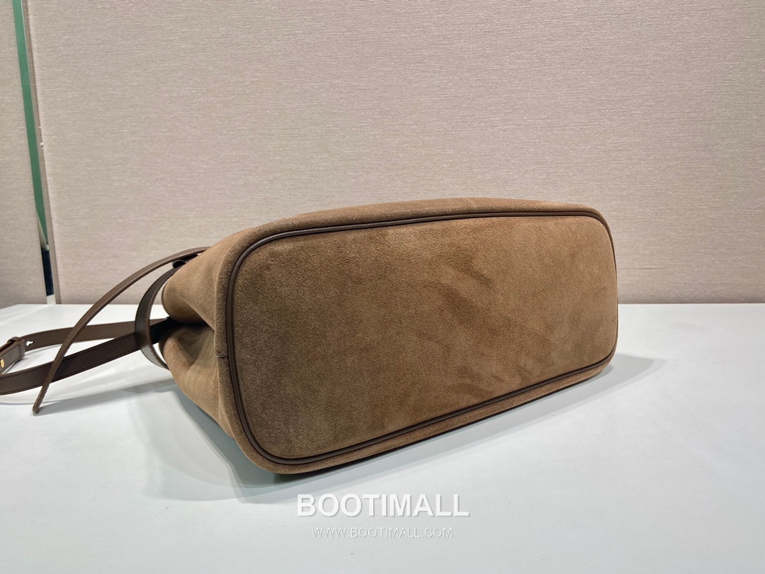 Prada Suede Calfskin Tote Bag with Drawstring Strap and Adjustable Shoulder Strap 프라다 스웨이드 카프스킨 드로우스트링 스트랩 토트백 1BA416 37.5cm 7