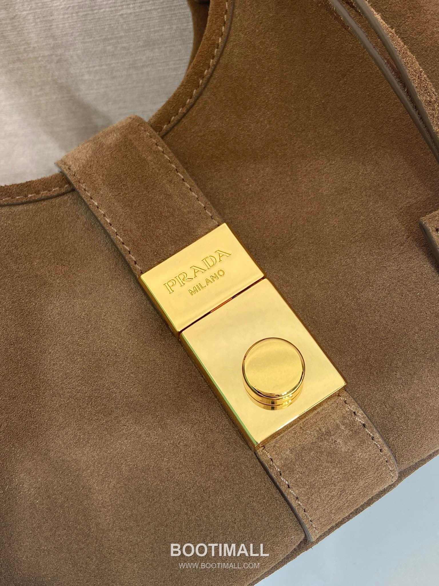 Prada Suede Calfskin Top Handle Bag with Buckle Lock and Strap 프라다 스웨이드 카프스킨 버클락 탑핸들 토트백 1BG580 26cm 7