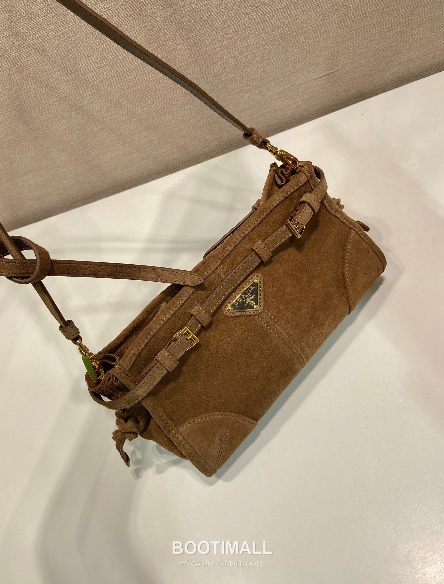 Prada Suede Calfskin Crossbody Bag with Adjustable Strap and Classic Design 프라다 스웨이드 카프스킨 클래식 스트랩 크로스백 1BA215 26cm 3
