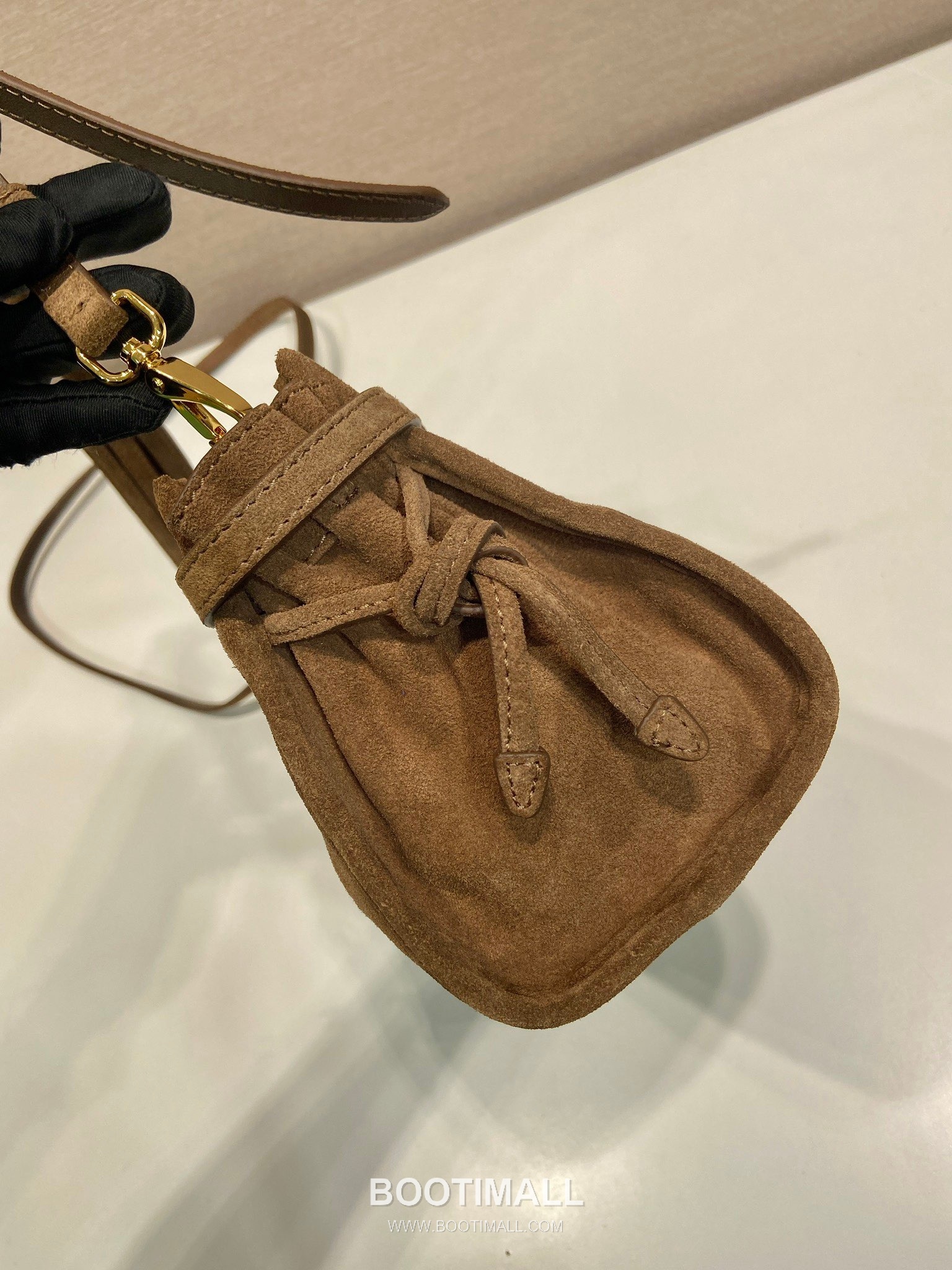 Prada Suede Calfskin Crossbody Bag with Adjustable Strap and Classic Design 프라다 스웨이드 카프스킨 클래식 스트랩 크로스백 1BA215 26cm 5