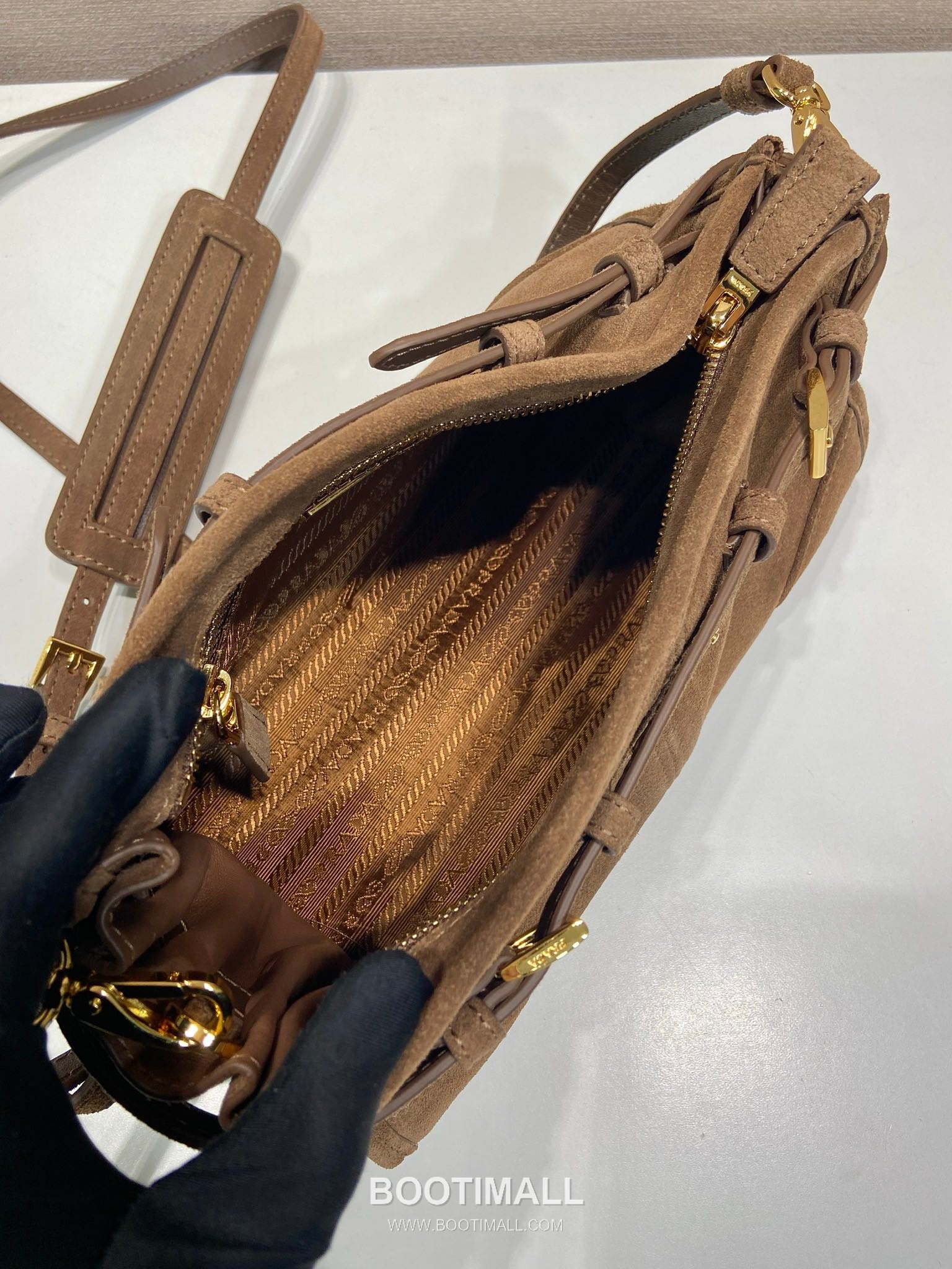 Prada Suede Calfskin Crossbody Bag with Adjustable Strap and Classic Design 프라다 스웨이드 카프스킨 클래식 스트랩 크로스백 1BA215 26cm 7