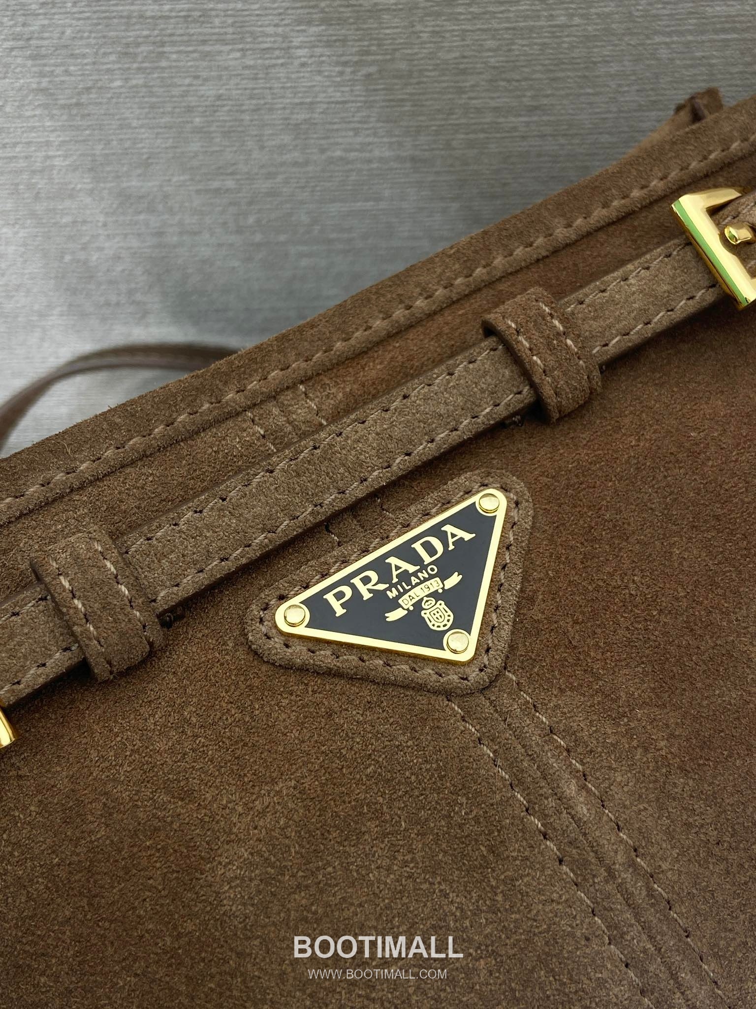 Prada Suede Calfskin Crossbody Bag with Adjustable Strap and Classic Design 프라다 스웨이드 카프스킨 클래식 스트랩 크로스백 1BA215 26cm 8