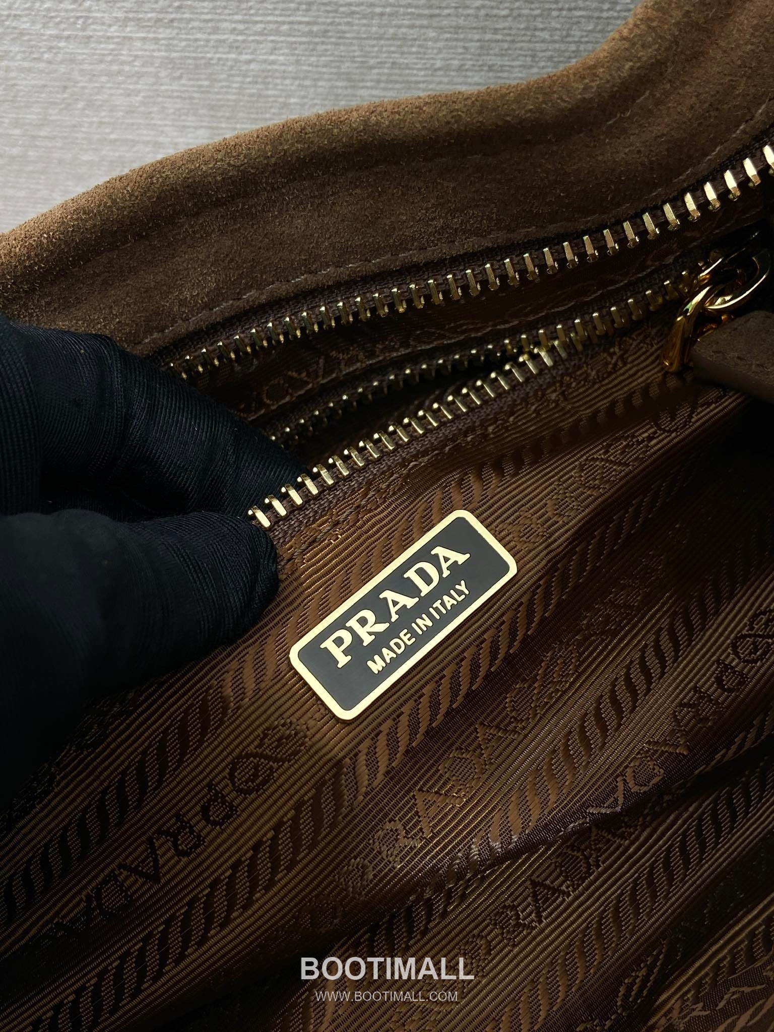 Prada Suede Calfskin Crossbody Bag with Adjustable Strap and Classic Design 프라다 스웨이드 카프스킨 클래식 스트랩 크로스백 1BA215 26cm 9