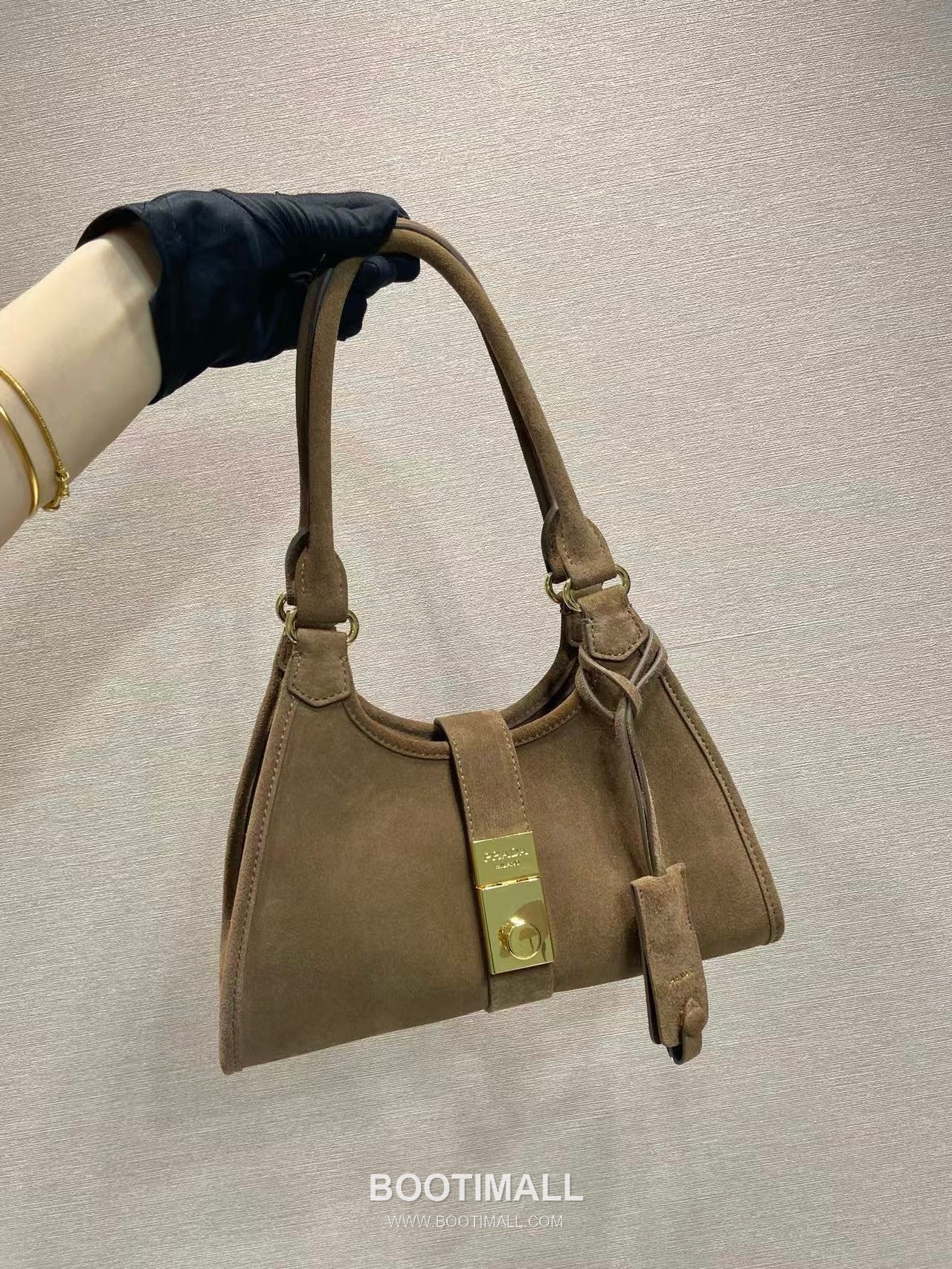 Prada Suede Calfskin Crossbody Bag with Adjustable Strap and Classic Design 프라다 스웨이드 카프스킨 클래식 스트랩 크로스백 1BA215 26cm 10