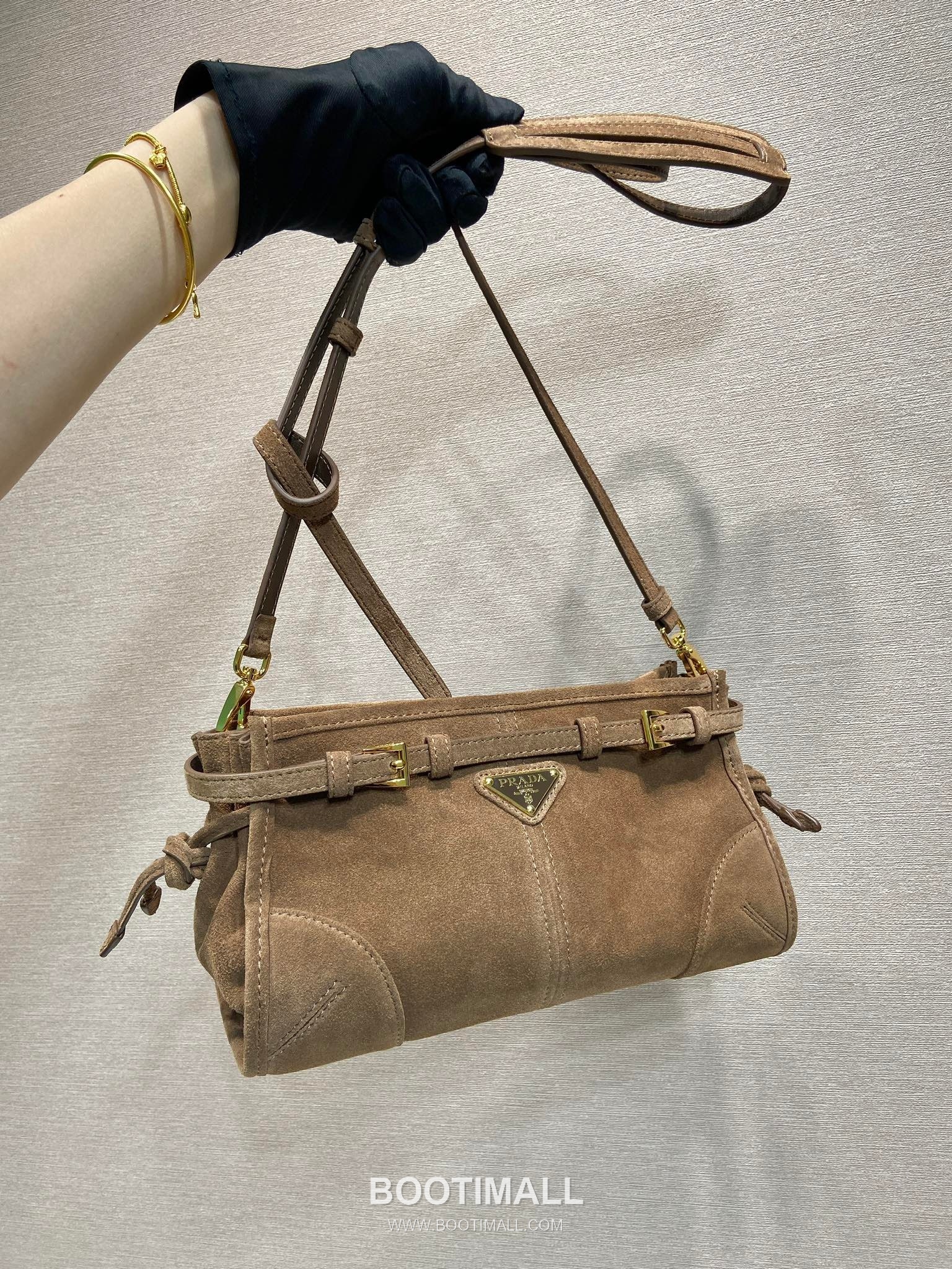 Prada Suede Calfskin Crossbody Bag with Adjustable Strap and Classic Design 프라다 스웨이드 카프스킨 클래식 스트랩 크로스백 1BA215 26cm 12