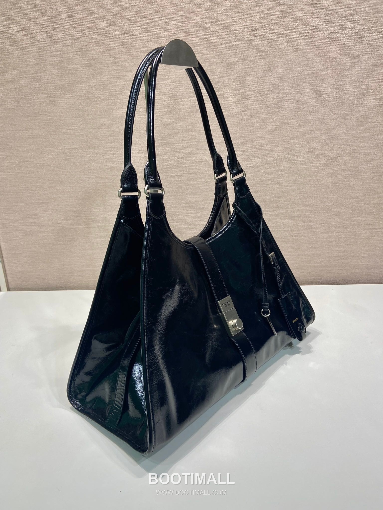 Prada Waxed Leather Top Handle Tote Bag with Buckle Lock and Strap 프라다 왁스 레더 버클락 스트랩 토트백 1BG570 39cm 2