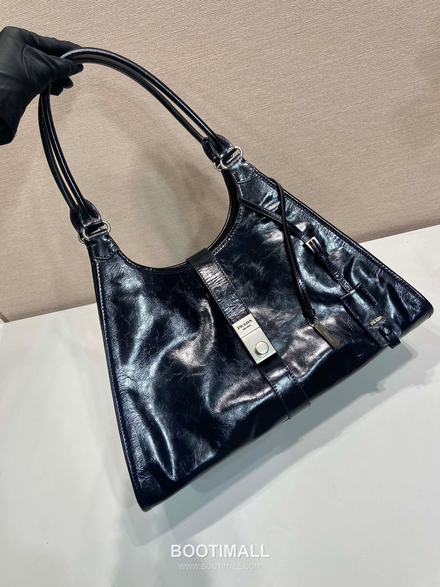 Prada Waxed Leather Top Handle Tote Bag with Buckle Lock and Strap 프라다 왁스 레더 버클락 스트랩 토트백 1BG570 39cm 3
