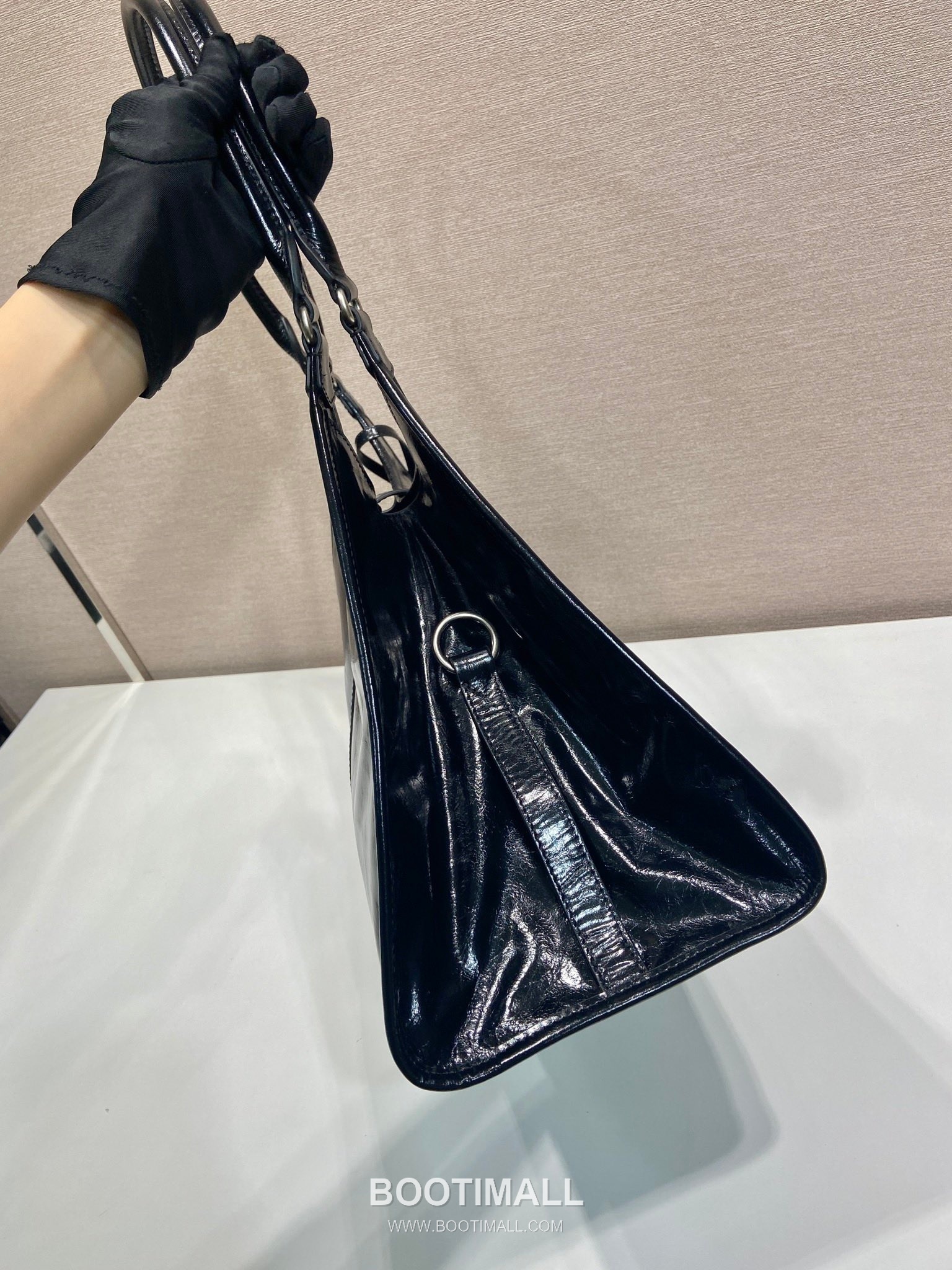 Prada Waxed Leather Top Handle Tote Bag with Buckle Lock and Strap 프라다 왁스 레더 버클락 스트랩 토트백 1BG570 39cm 5