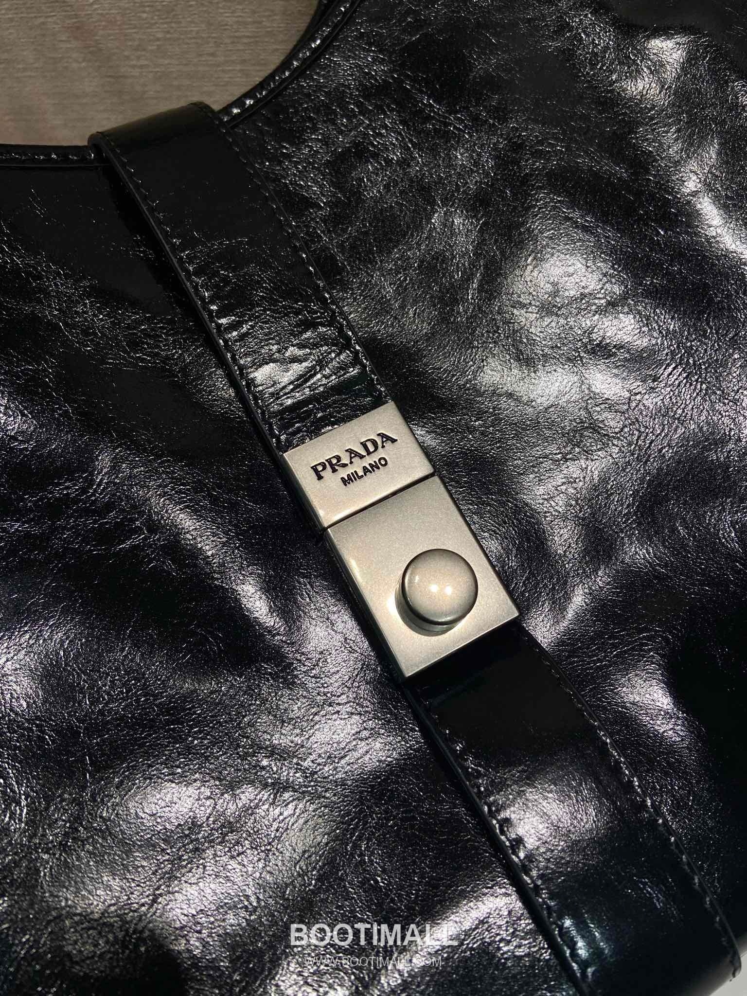 Prada Waxed Leather Top Handle Tote Bag with Buckle Lock and Strap 프라다 왁스 레더 버클락 스트랩 토트백 1BG570 39cm 7