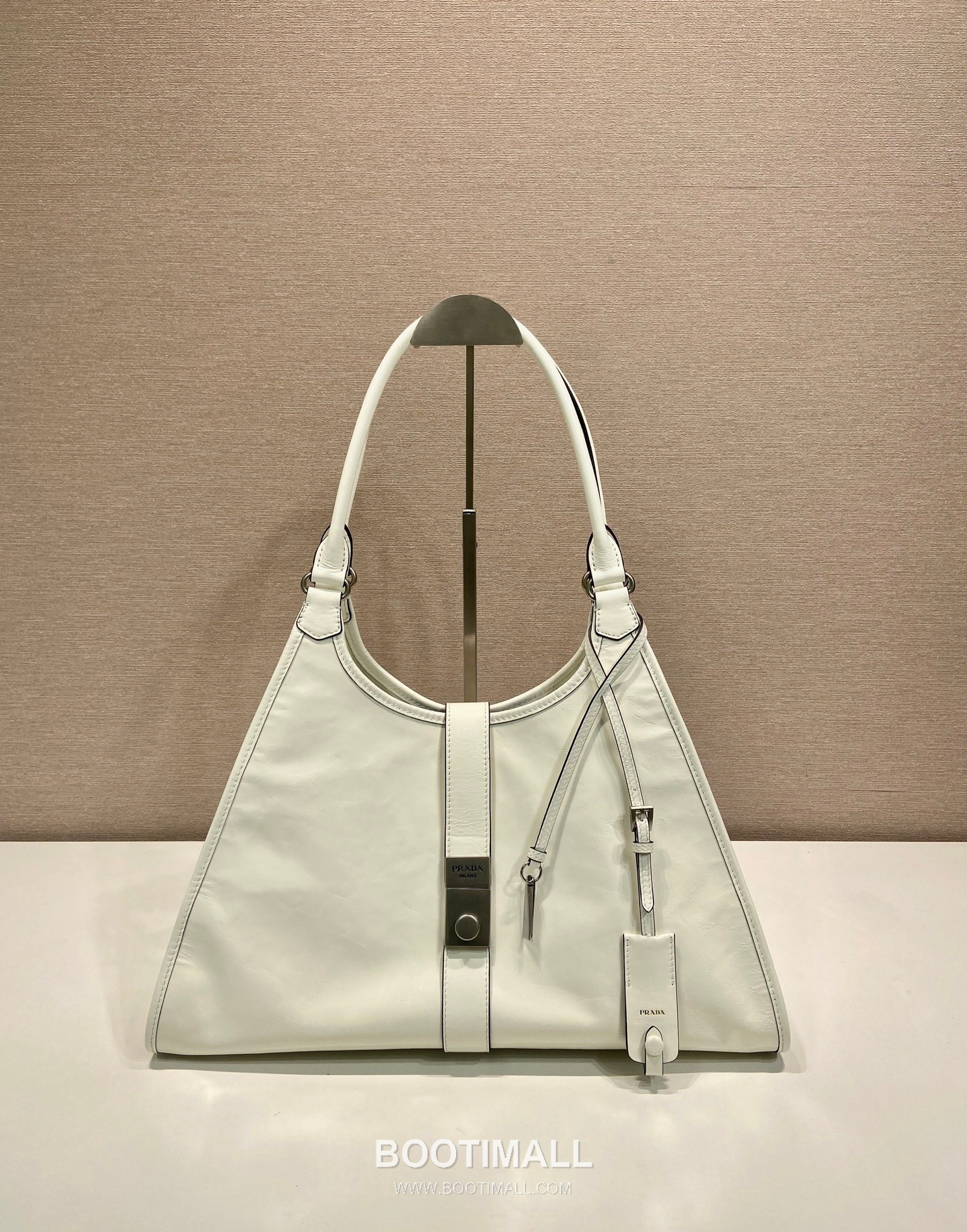 Prada Waxed Leather Top Handle Tote Bag with Buckle Lock and Strap 프라다 왁스 레더 버클락 스트랩 토트백 1BG570 39cm 1
