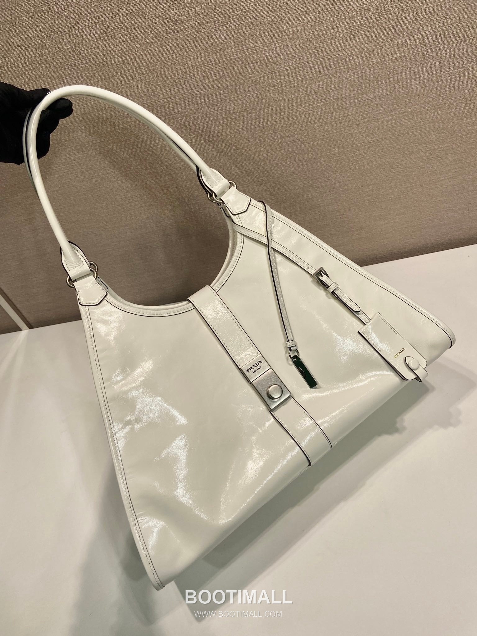 Prada Waxed Leather Top Handle Tote Bag with Buckle Lock and Strap 프라다 왁스 레더 버클락 스트랩 토트백 1BG570 39cm 3