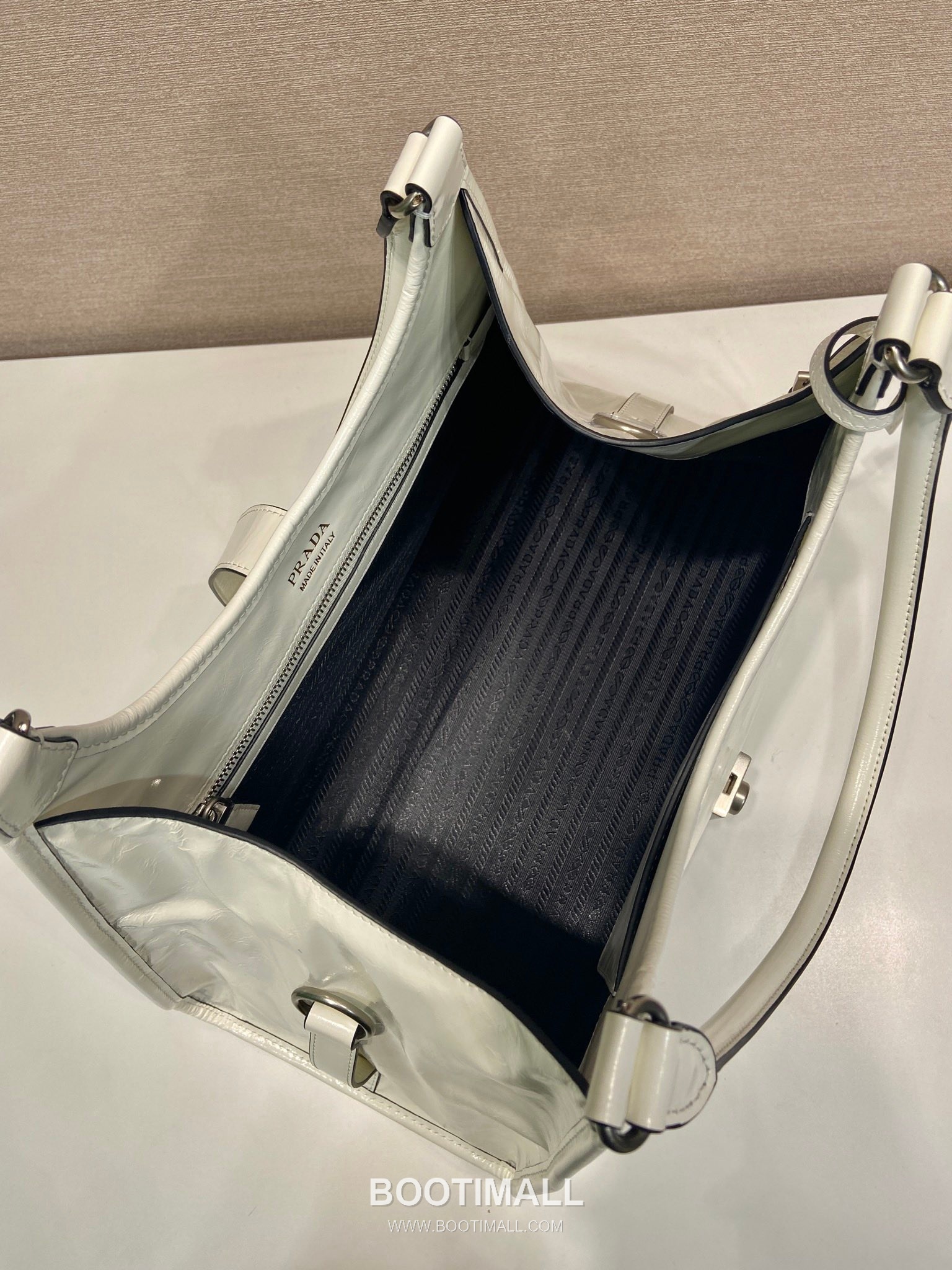 Prada Waxed Leather Top Handle Tote Bag with Buckle Lock and Strap 프라다 왁스 레더 버클락 스트랩 토트백 1BG570 39cm 7