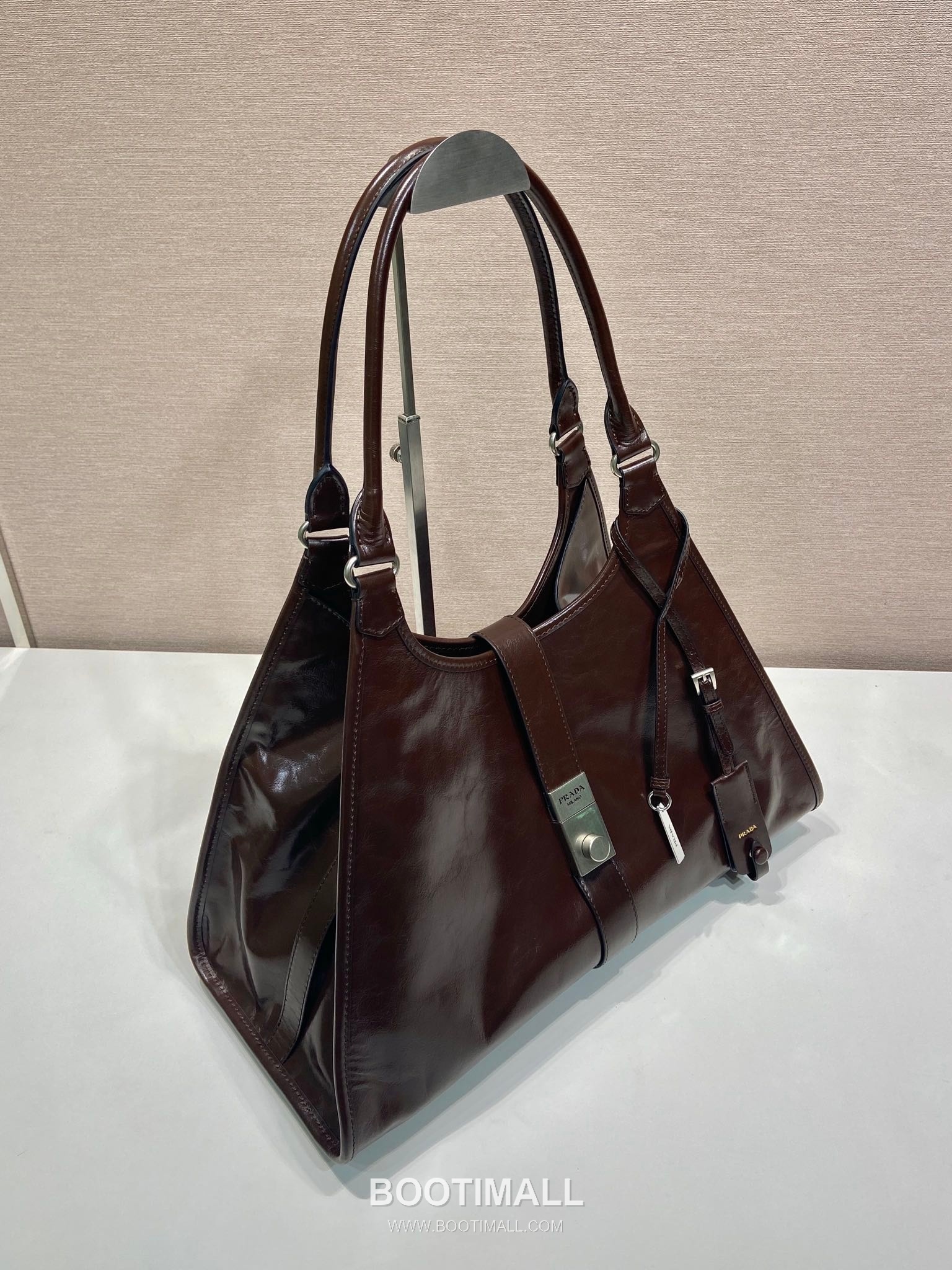 Prada Waxed Leather Top Handle Tote Bag with Buckle Lock and Strap 프라다 왁스 레더 버클락 스트랩 토트백 1BG570 39cm 2