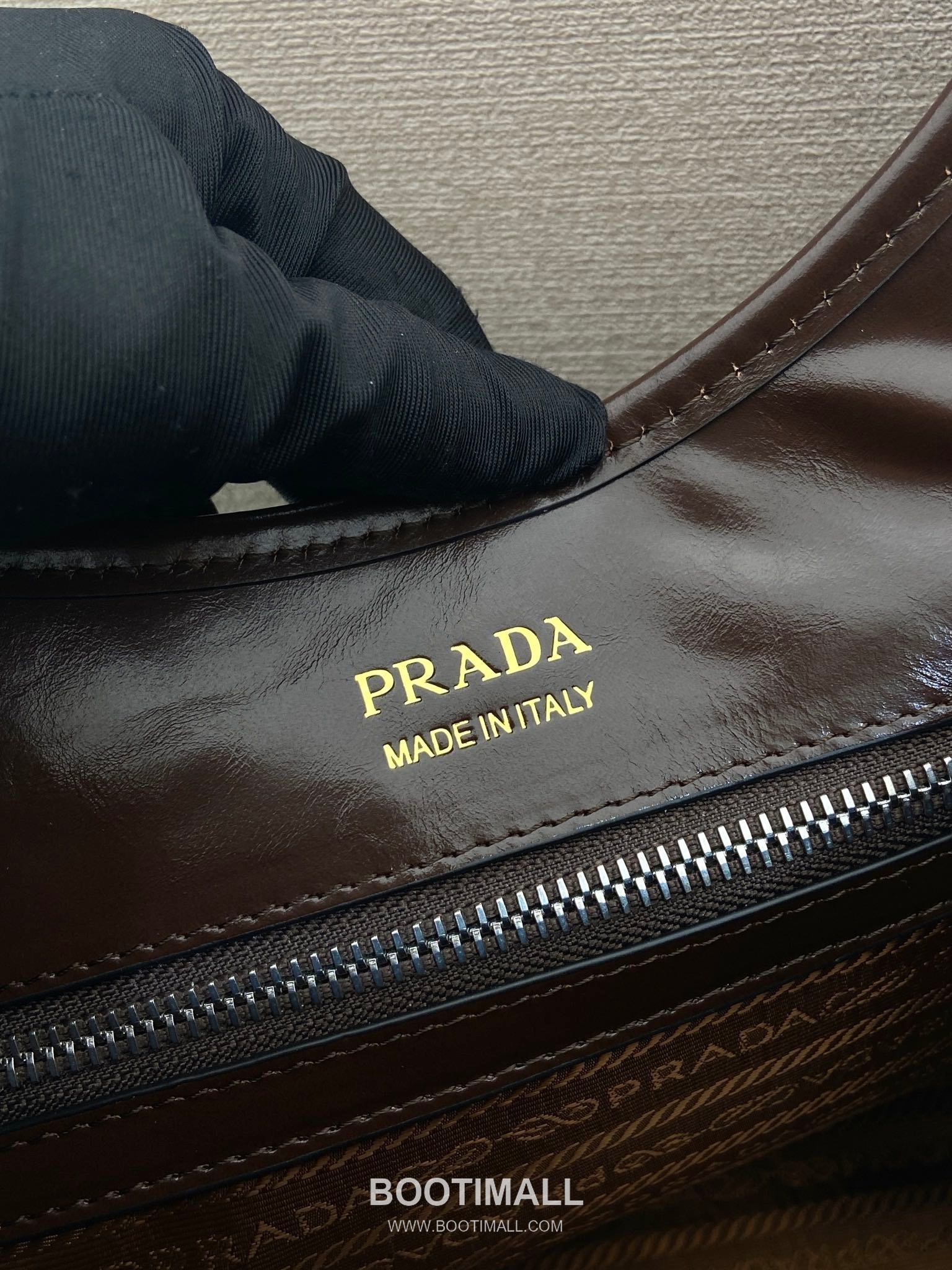 Prada Waxed Leather Top Handle Tote Bag with Buckle Lock and Strap 프라다 왁스 레더 버클락 스트랩 토트백 1BG570 39cm 9