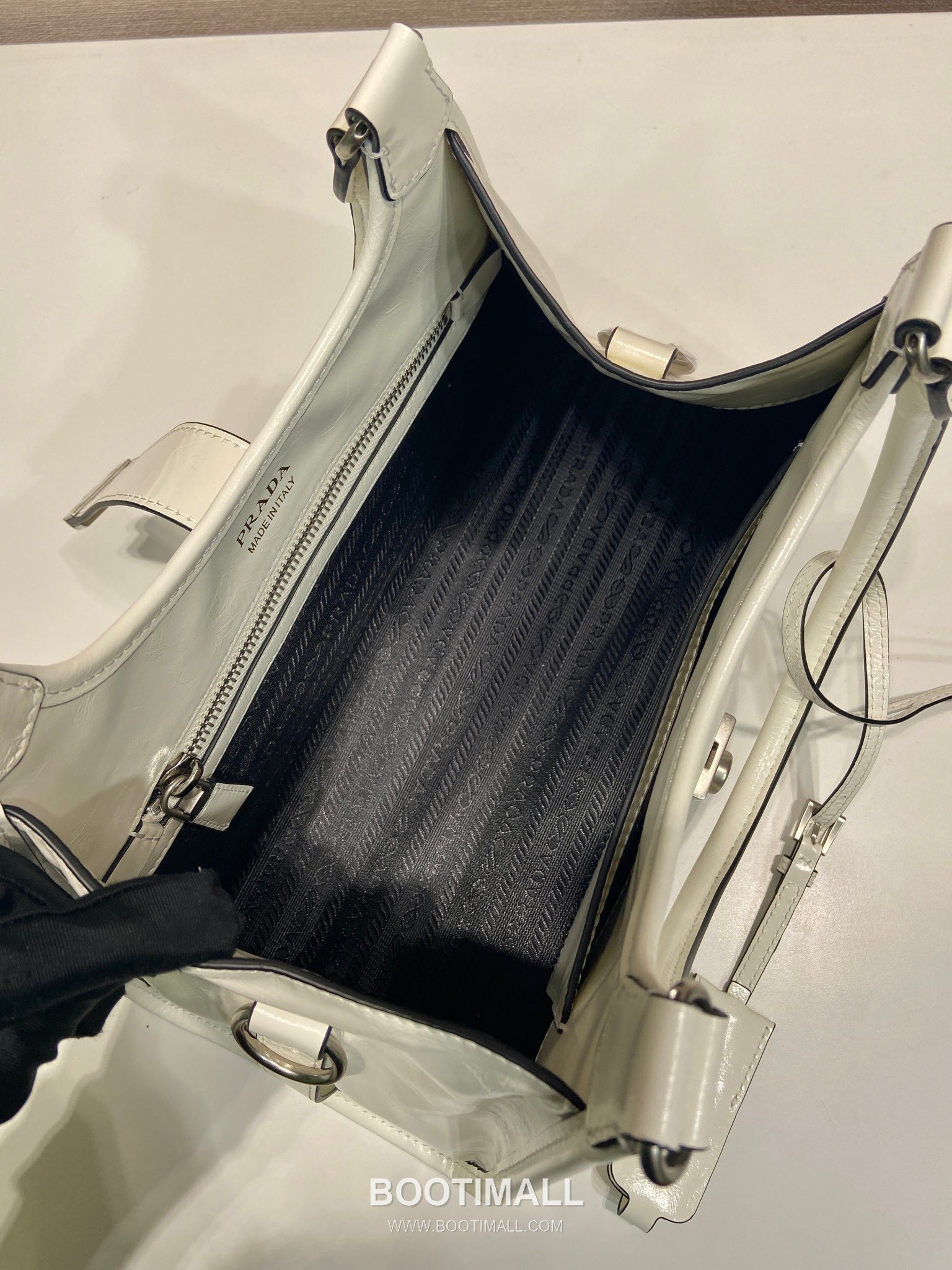 Prada Waxed Leather Top Handle Bag with Buckle Lock and Strap 프라다 왁스 레더 버클락 스트랩 토트백 1BG563 30.5cm 8