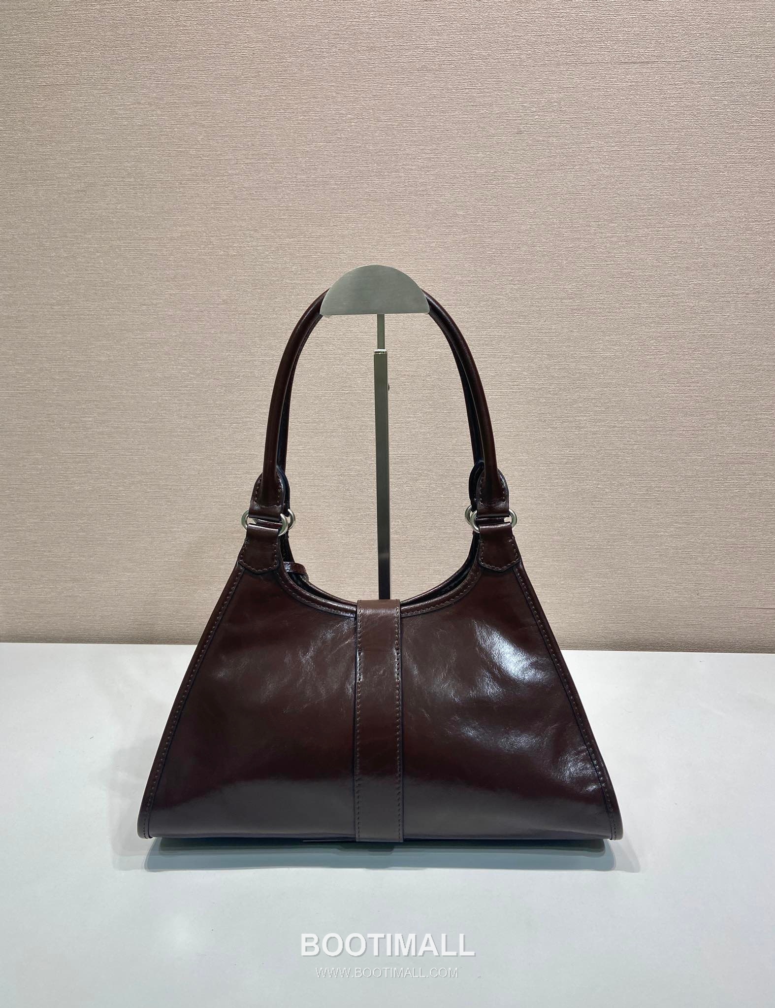 Prada Waxed Leather Top Handle Bag with Buckle Lock and Strap 프라다 왁스 레더 버클락 스트랩 토트백 1BG563 30.5cm 4
