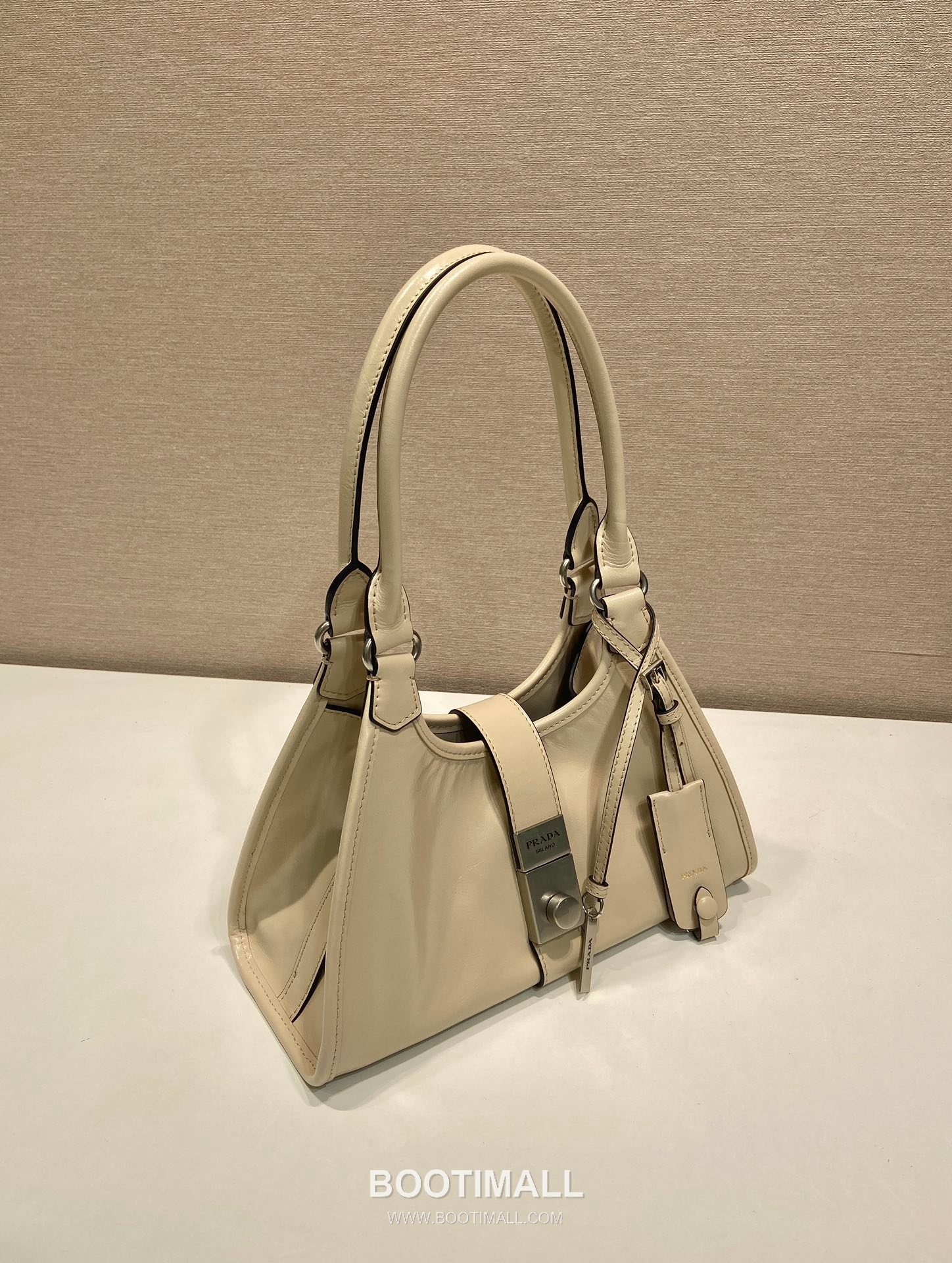 Prada Waxed Leather Top Handle Mini Bag with Buckle Lock and Strap 프라다 왁스 레더 버클락 스트랩 미니 토트백 1BG580 26cm 2