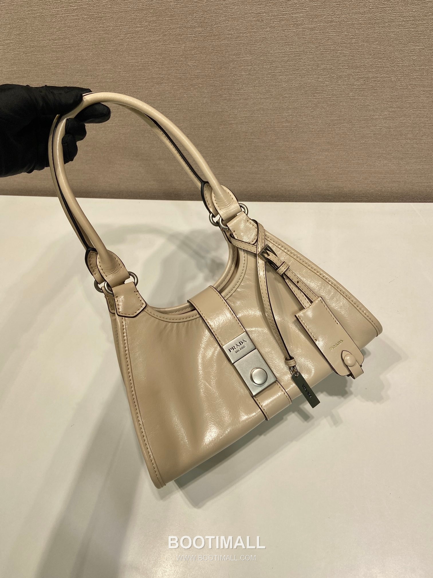 Prada Waxed Leather Top Handle Mini Bag with Buckle Lock and Strap 프라다 왁스 레더 버클락 스트랩 미니 토트백 1BG580 26cm 3