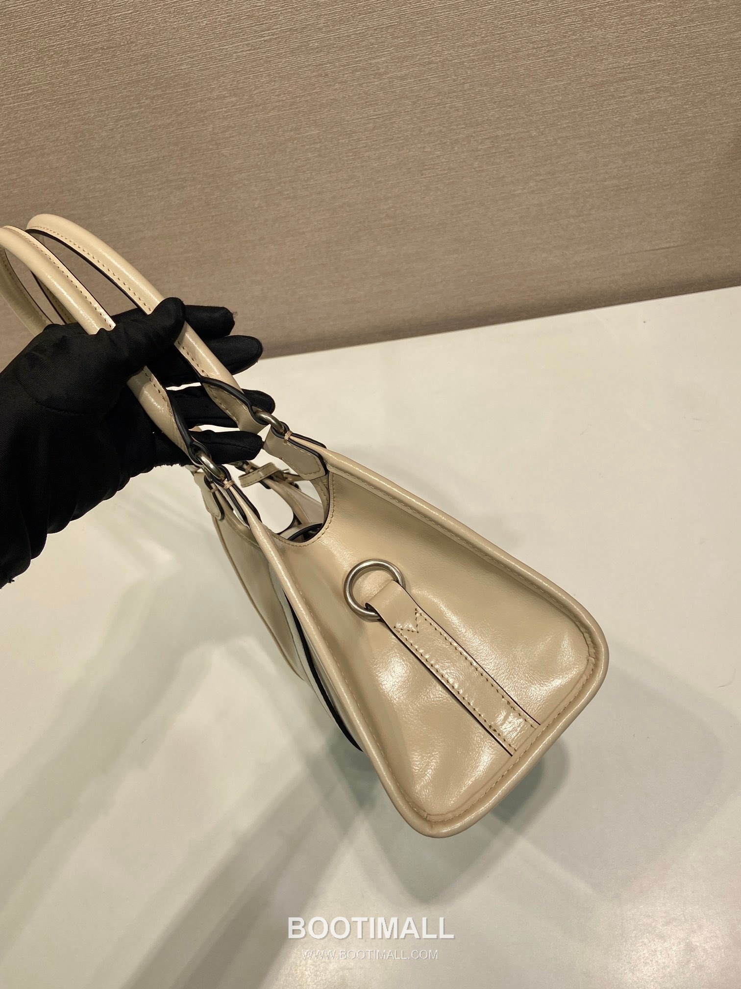 Prada Waxed Leather Top Handle Mini Bag with Buckle Lock and Strap 프라다 왁스 레더 버클락 스트랩 미니 토트백 1BG580 26cm 5