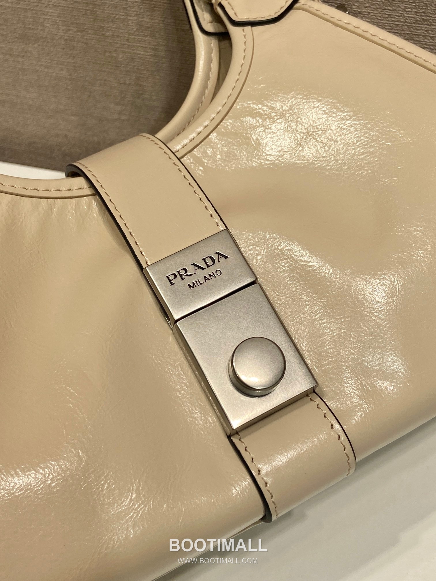 Prada Waxed Leather Top Handle Mini Bag with Buckle Lock and Strap 프라다 왁스 레더 버클락 스트랩 미니 토트백 1BG580 26cm 7