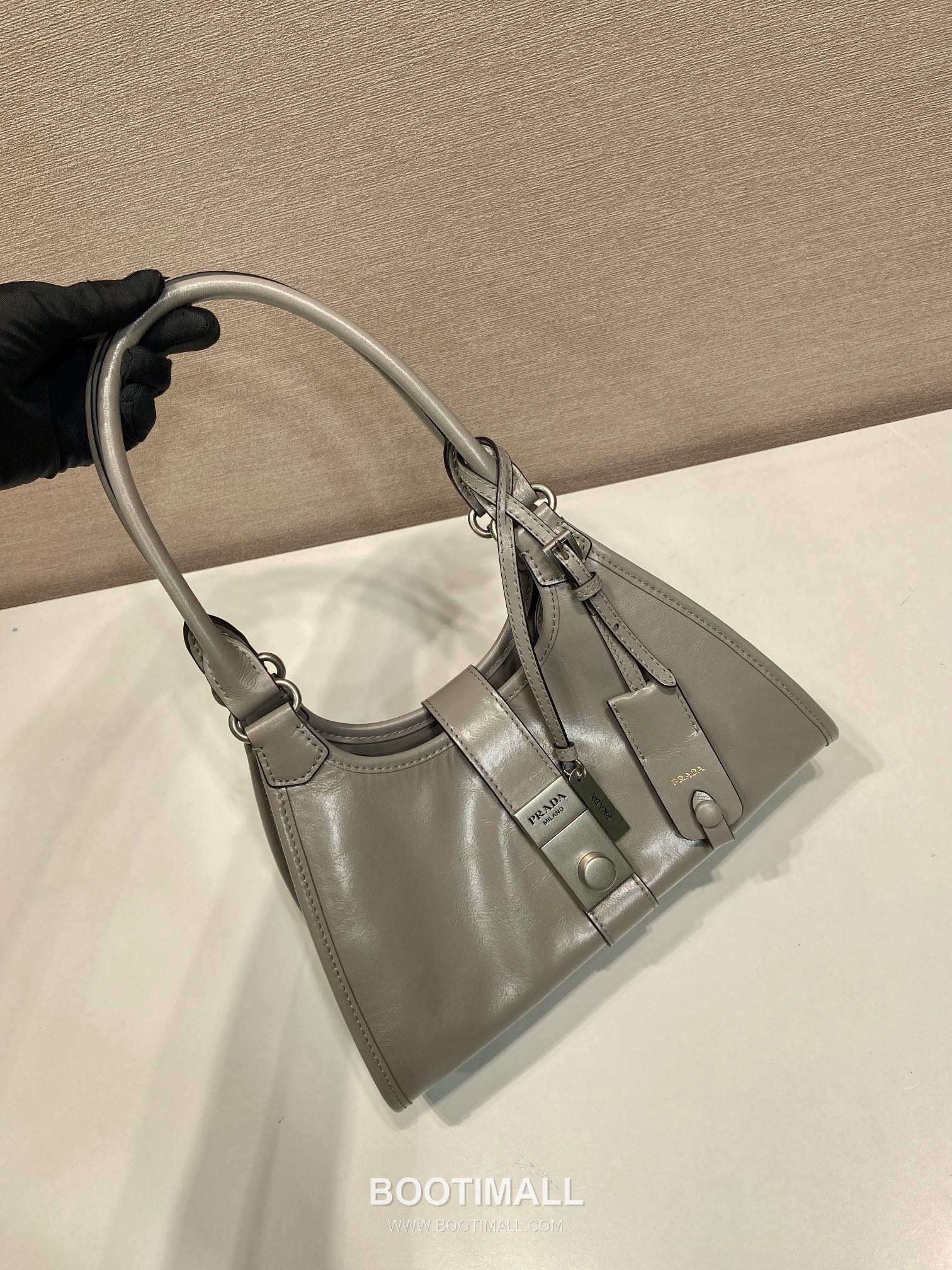 Prada Waxed Leather Top Handle Mini Bag with Buckle Lock and Strap 프라다 왁스 레더 버클락 스트랩 미니 토트백 1BG580 26cm 3