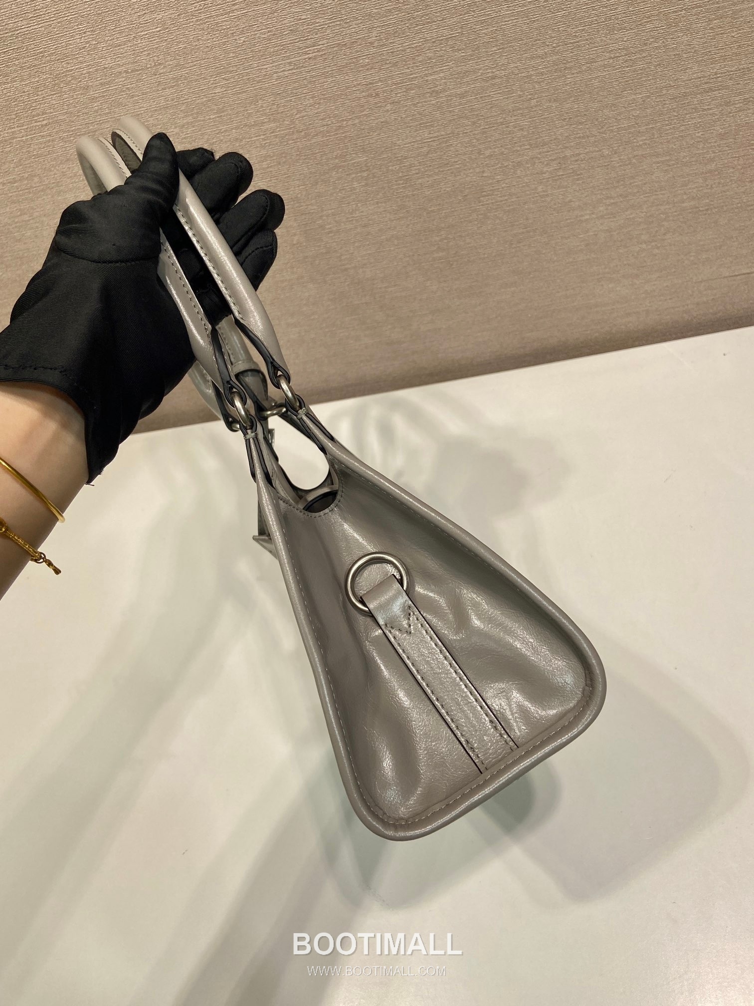 Prada Waxed Leather Top Handle Mini Bag with Buckle Lock and Strap 프라다 왁스 레더 버클락 스트랩 미니 토트백 1BG580 26cm 5