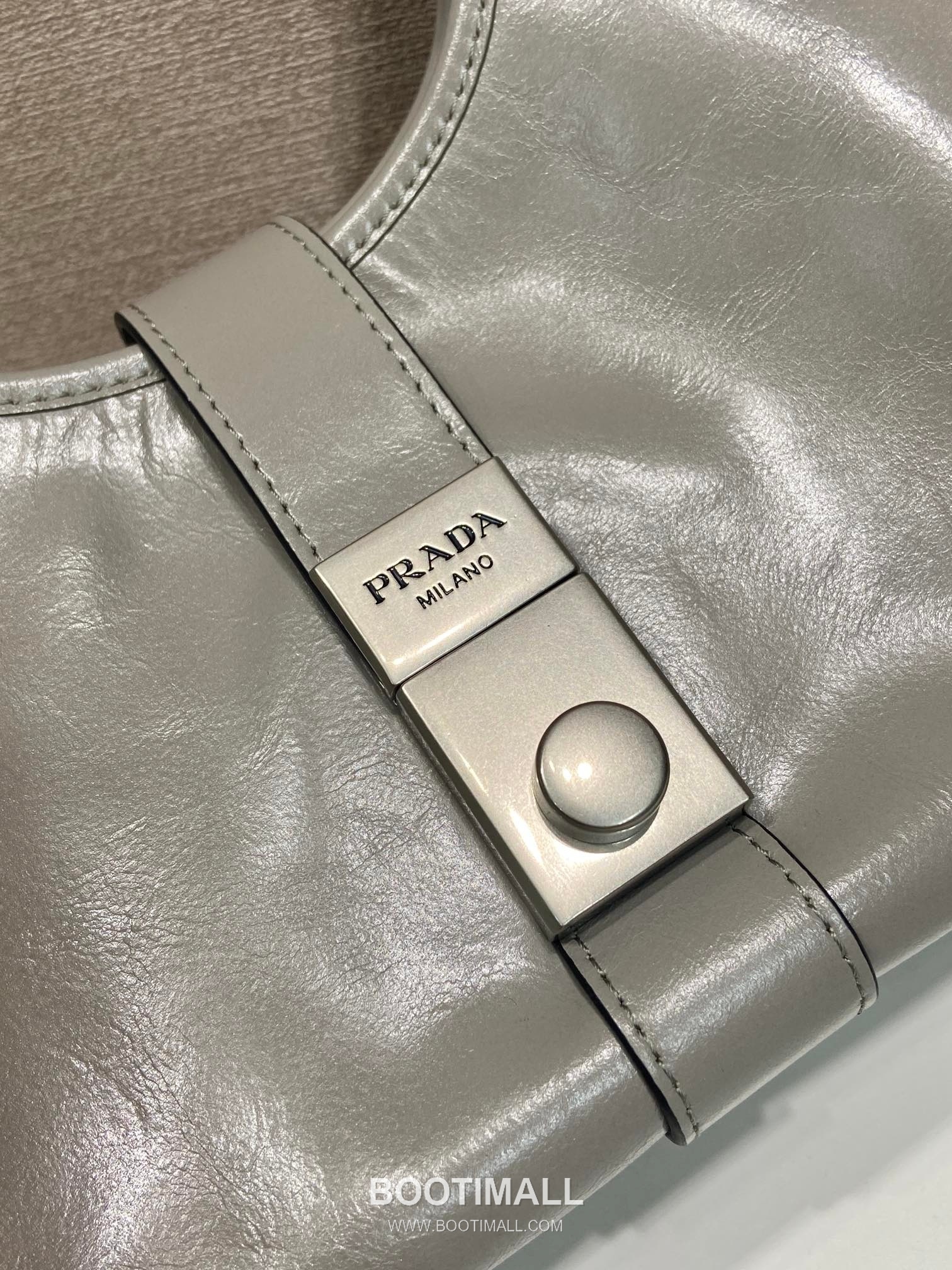 Prada Waxed Leather Top Handle Mini Bag with Buckle Lock and Strap 프라다 왁스 레더 버클락 스트랩 미니 토트백 1BG580 26cm 7