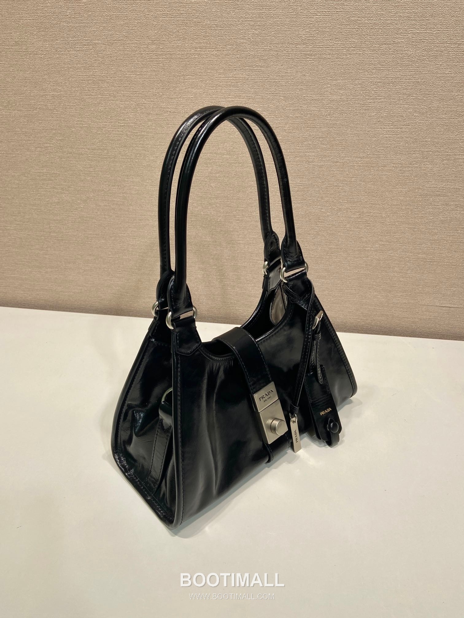 Prada Waxed Leather Top Handle Mini Bag with Buckle Lock and Strap 프라다 왁스 레더 버클락 스트랩 미니 토트백 1BG580 26cm 2