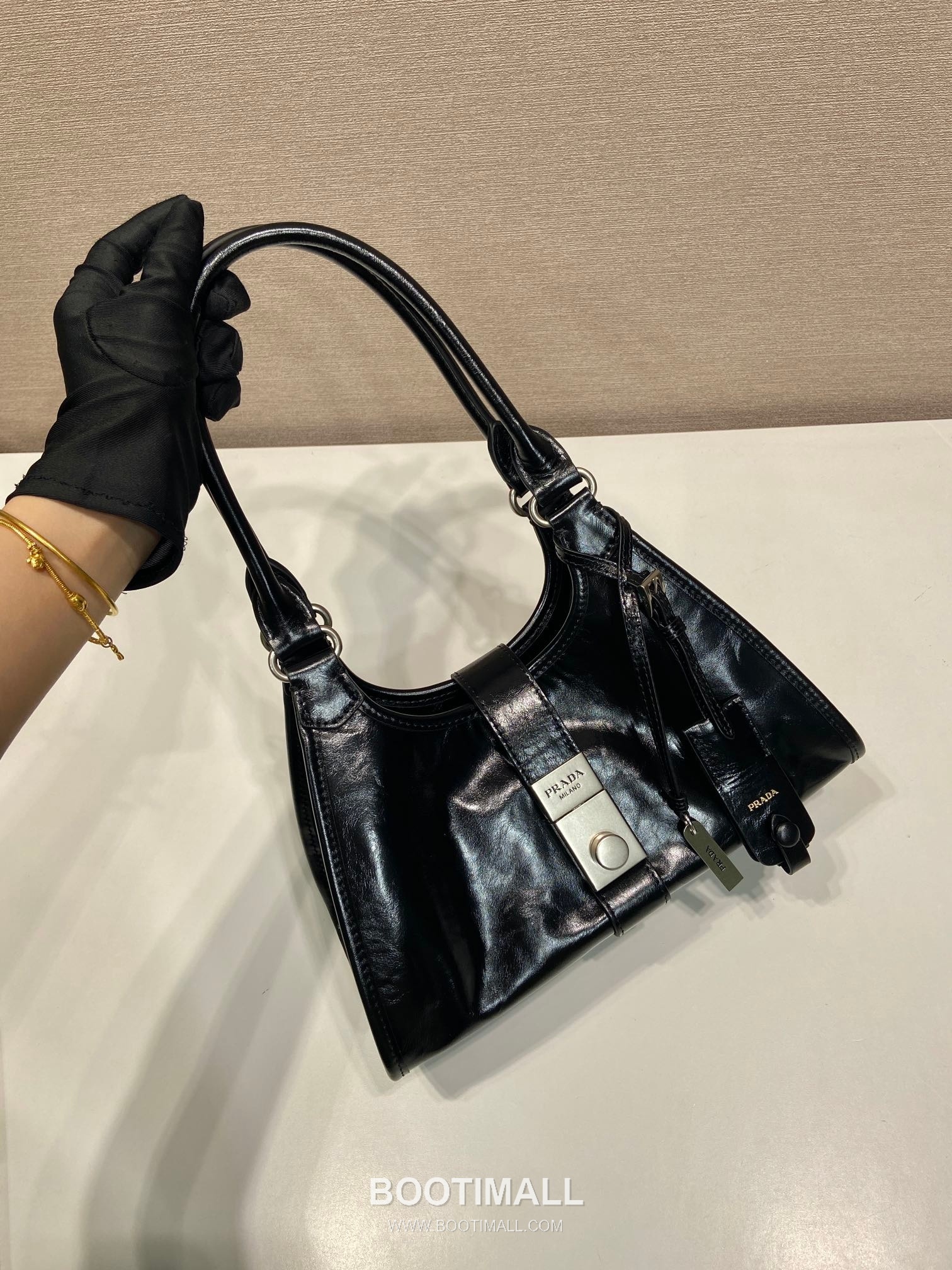 Prada Waxed Leather Top Handle Mini Bag with Buckle Lock and Strap 프라다 왁스 레더 버클락 스트랩 미니 토트백 1BG580 26cm 3