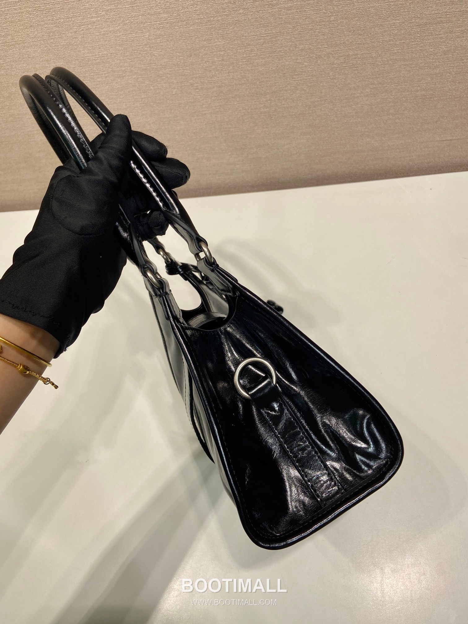 Prada Waxed Leather Top Handle Mini Bag with Buckle Lock and Strap 프라다 왁스 레더 버클락 스트랩 미니 토트백 1BG580 26cm 5