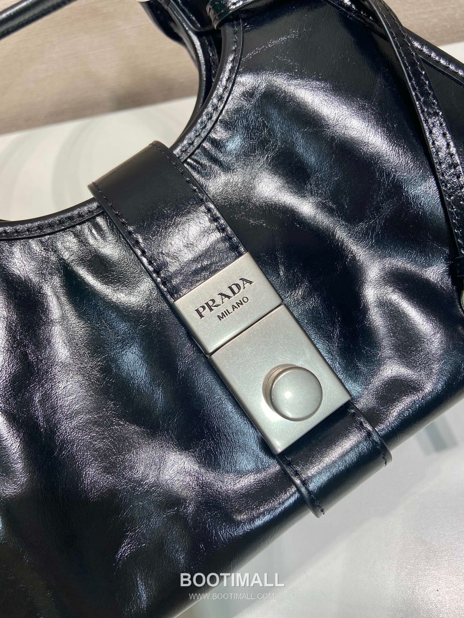 Prada Waxed Leather Top Handle Mini Bag with Buckle Lock and Strap 프라다 왁스 레더 버클락 스트랩 미니 토트백 1BG580 26cm 7