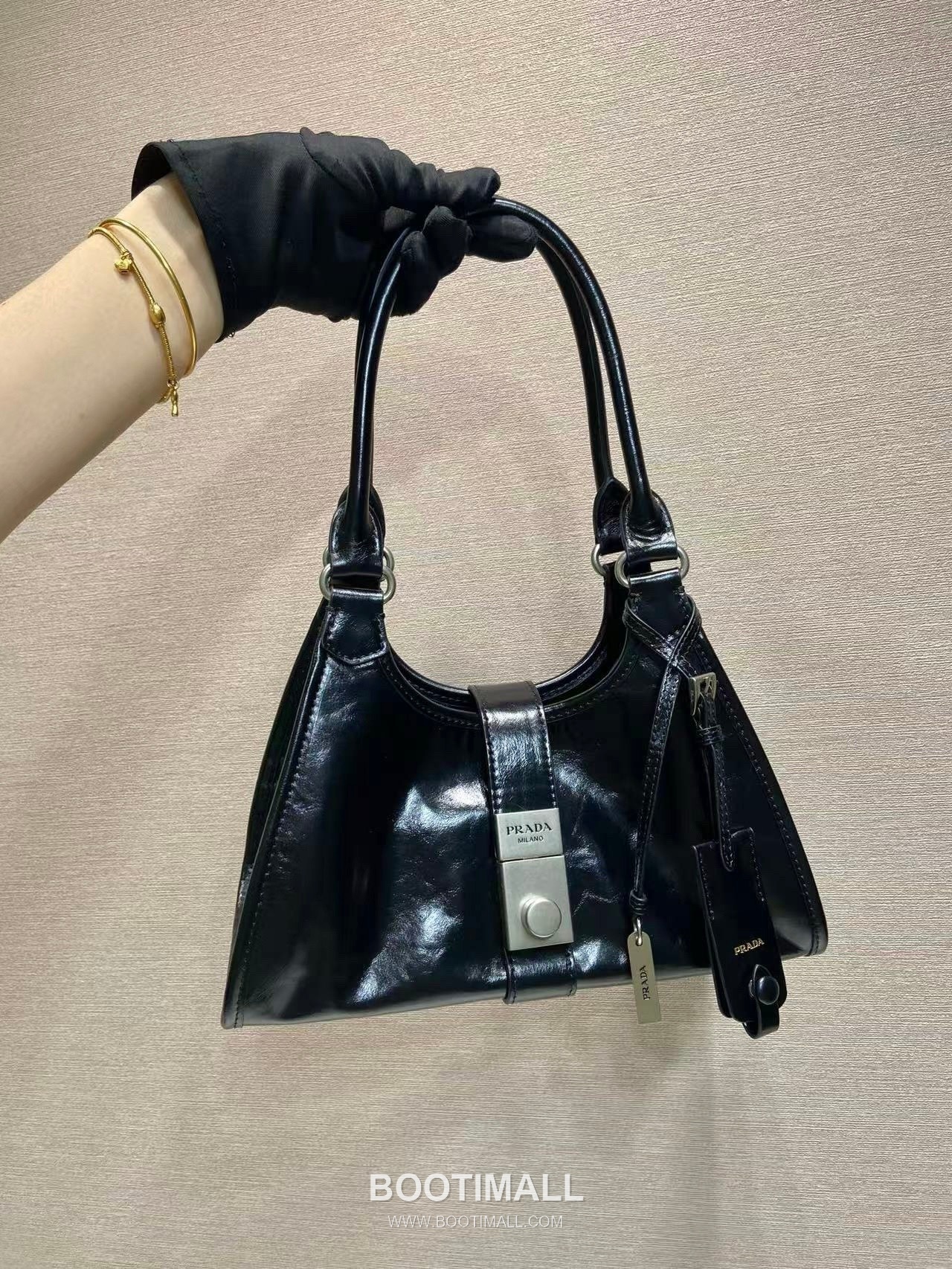 Prada Waxed Leather Top Handle Mini Bag with Buckle Lock and Strap 프라다 왁스 레더 버클락 스트랩 미니 토트백 1BG580 26cm 14