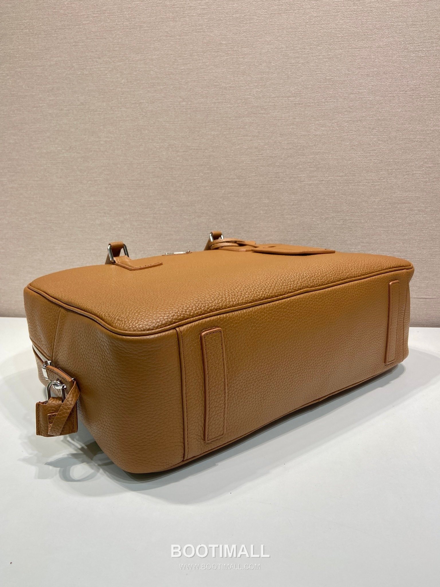 Prada Deer Leather Briefcase with Lock Closure and Name Tag Detail 프라다 디어 레더 락 클로저 네임태그 브리프케이스 2VE027 40cm 5