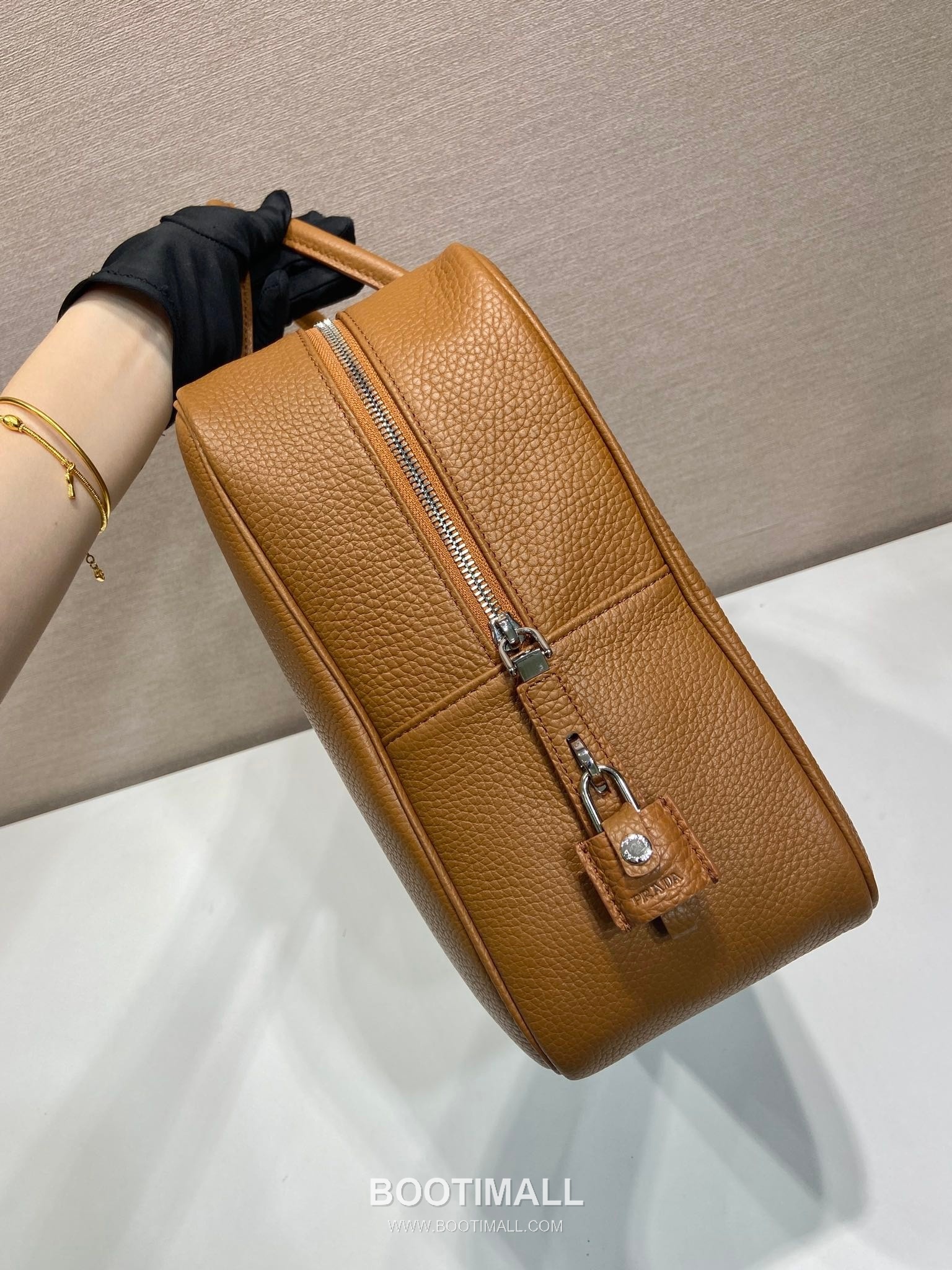 Prada Deer Leather Briefcase with Lock Closure and Name Tag Detail 프라다 디어 레더 락 클로저 네임태그 브리프케이스 2VE027 40cm 6